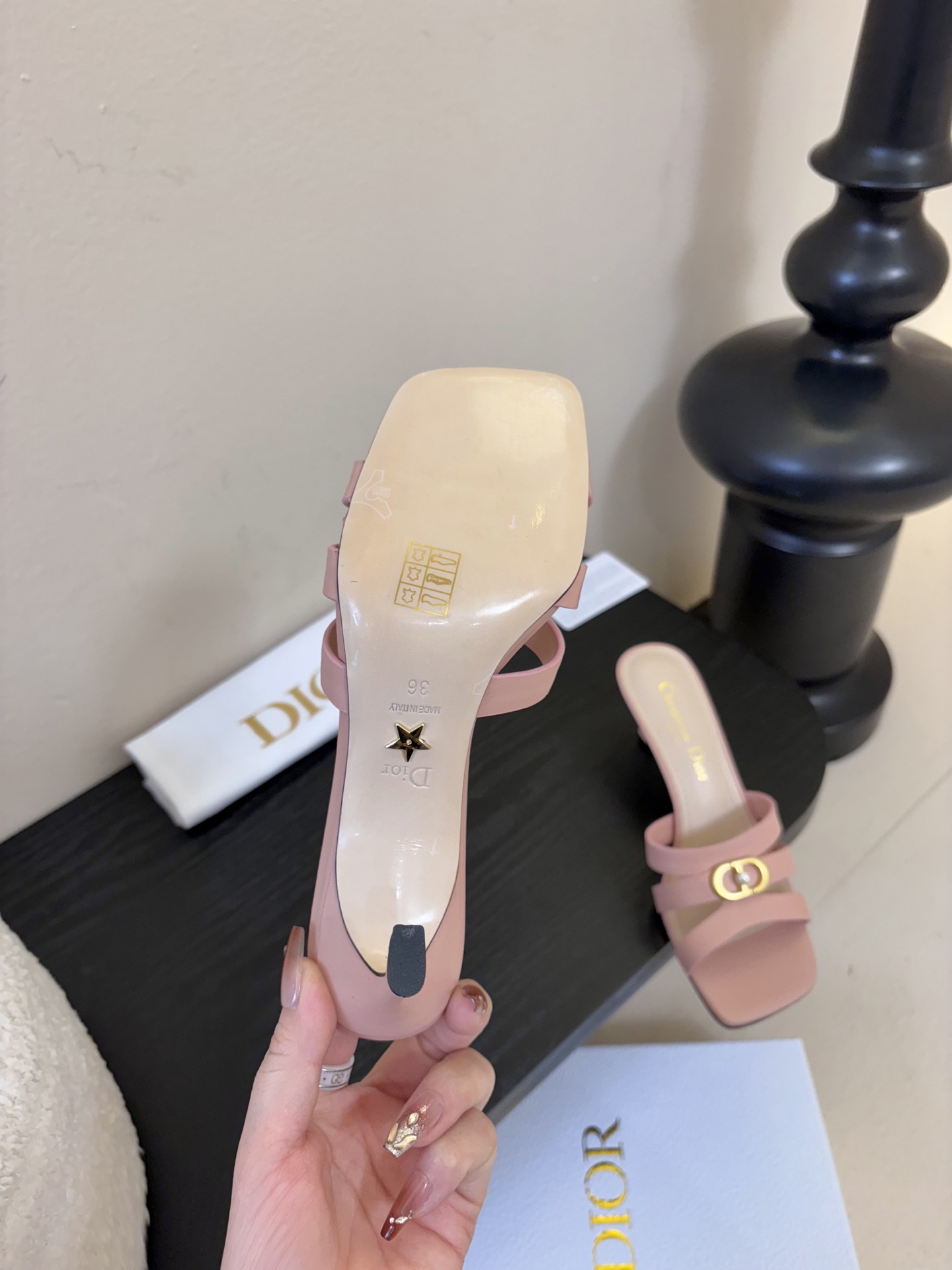 Dior | 迪奥早春新品走秀款假风平底拖鞋！ 硬货上新🆕❥代购级别！高级感十足！国内外博主刷爆的一款，