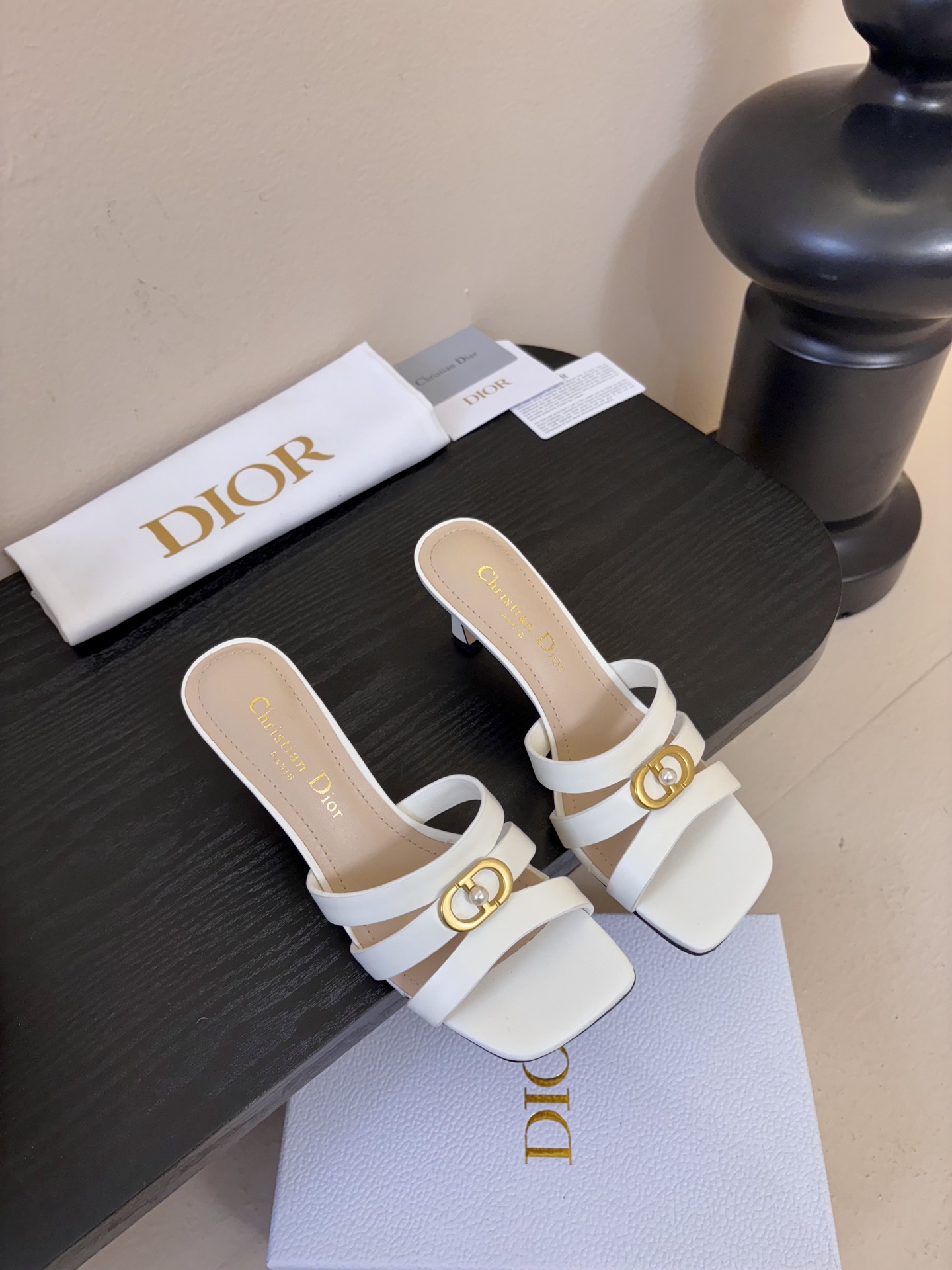 Dior | 迪奥早春新品走秀款假风平底拖鞋！ 硬货上新🆕❥代购级别！高级感十足！国内外博主刷爆的一款，