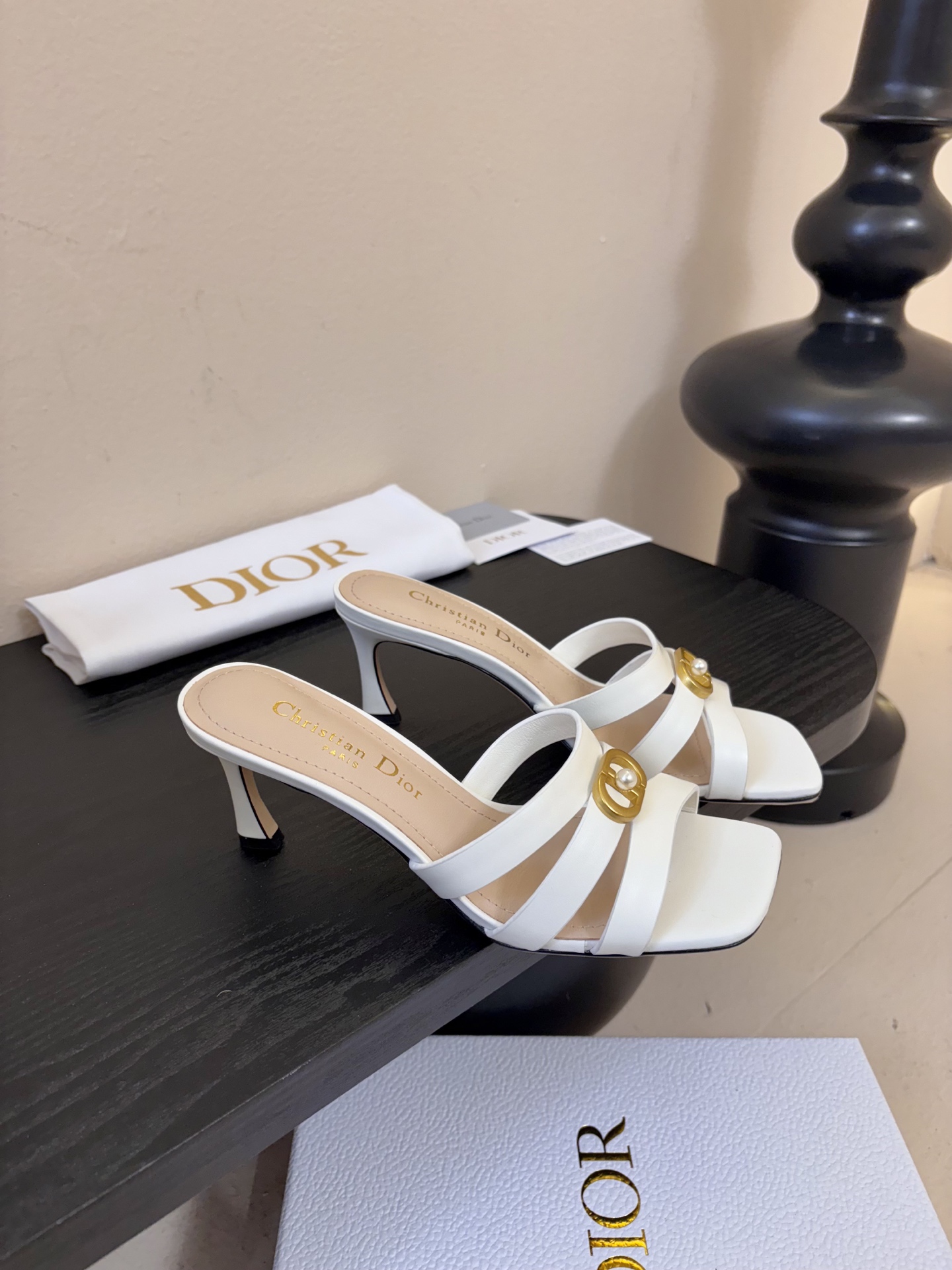 Dior | 迪奥早春新品走秀款假风平底拖鞋！ 硬货上新🆕❥代购级别！高级感十足！国内外博主刷爆的一款，