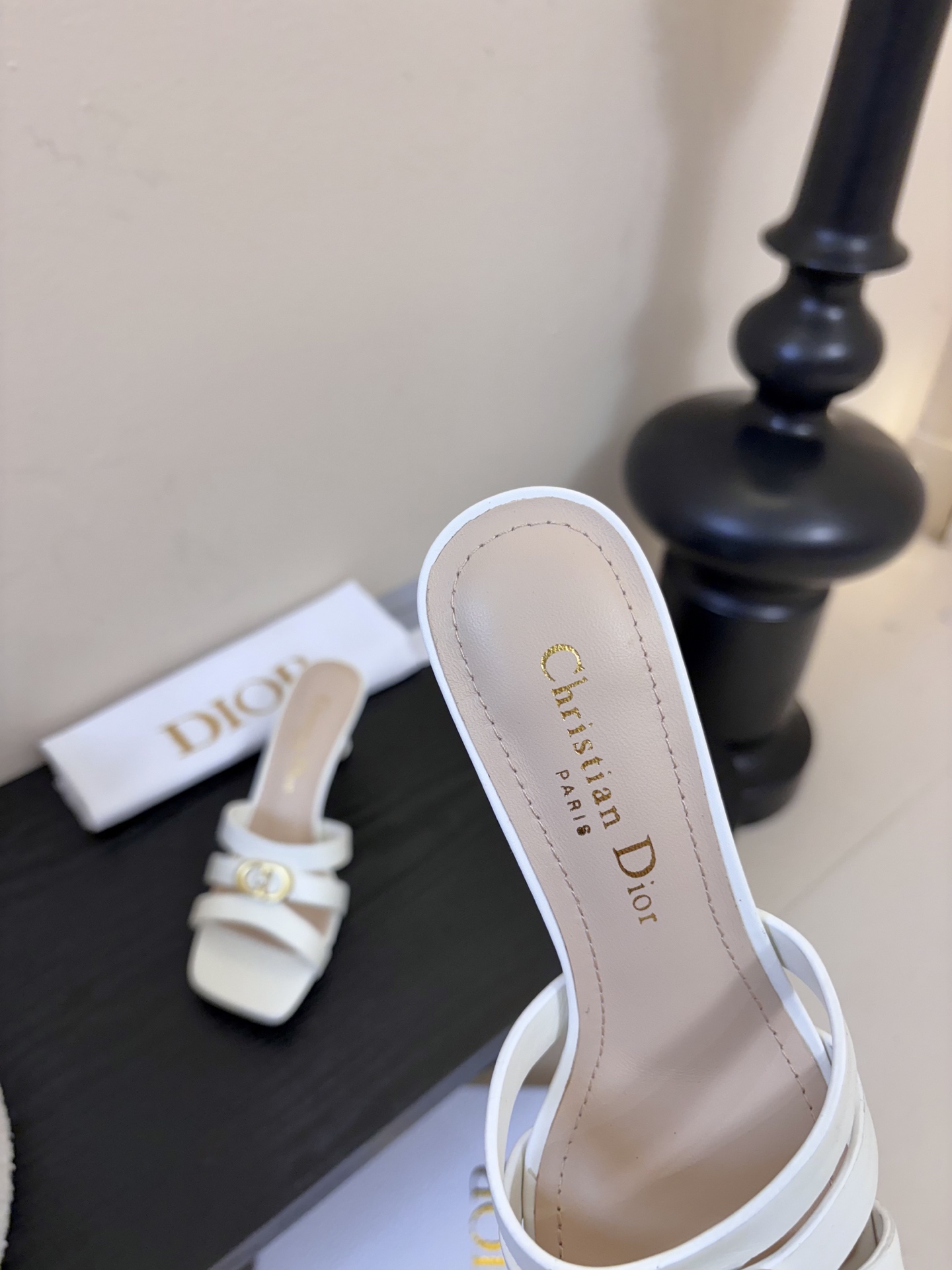 Dior | 迪奥早春新品走秀款假风平底拖鞋！ 硬货上新🆕❥代购级别！高级感十足！国内外博主刷爆的一款，