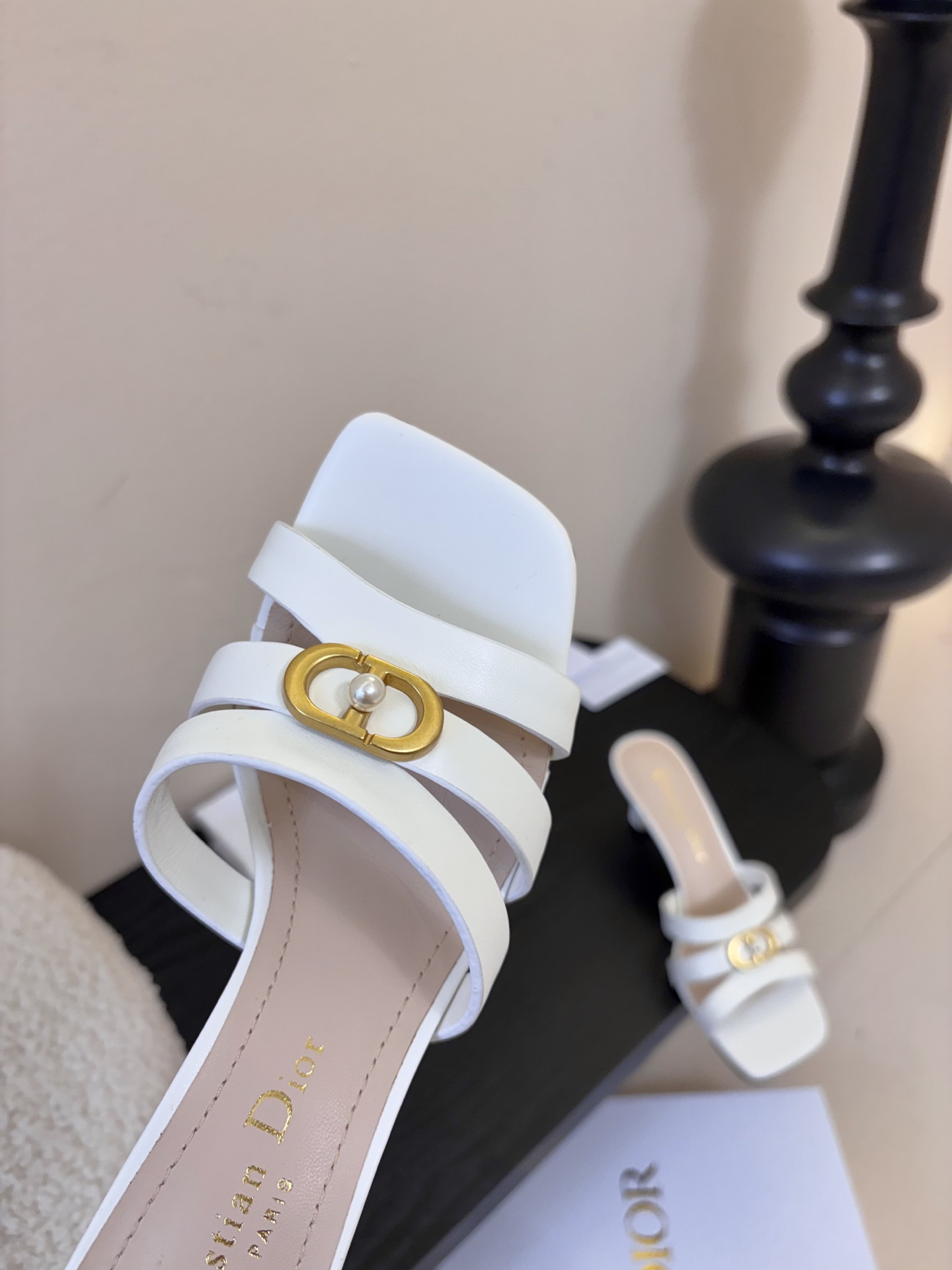 Dior | 迪奥早春新品走秀款假风平底拖鞋！ 硬货上新🆕❥代购级别！高级感十足！国内外博主刷爆的一款，