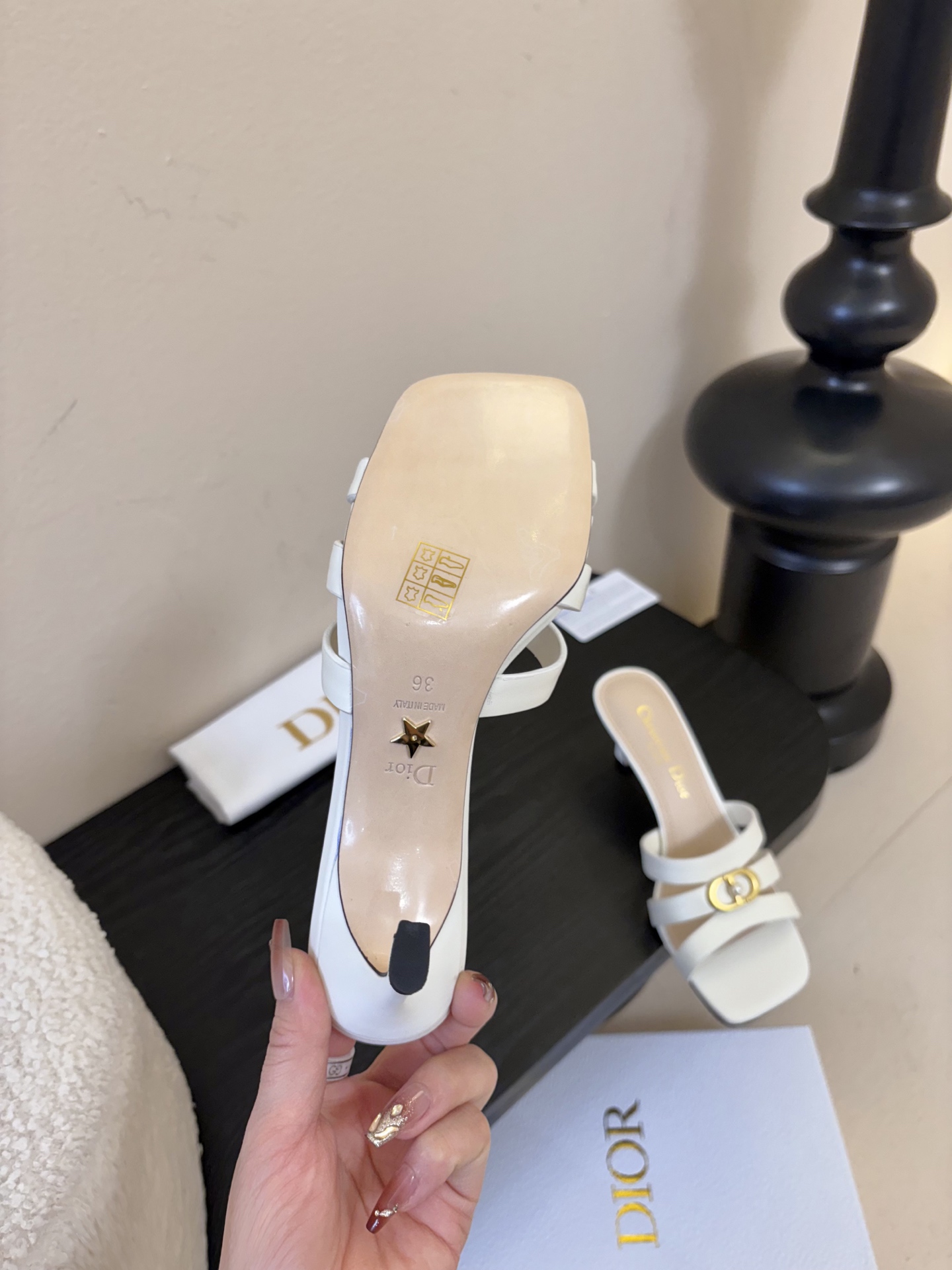 Dior | 迪奥早春新品走秀款假风平底拖鞋！ 硬货上新🆕❥代购级别！高级感十足！国内外博主刷爆的一款，