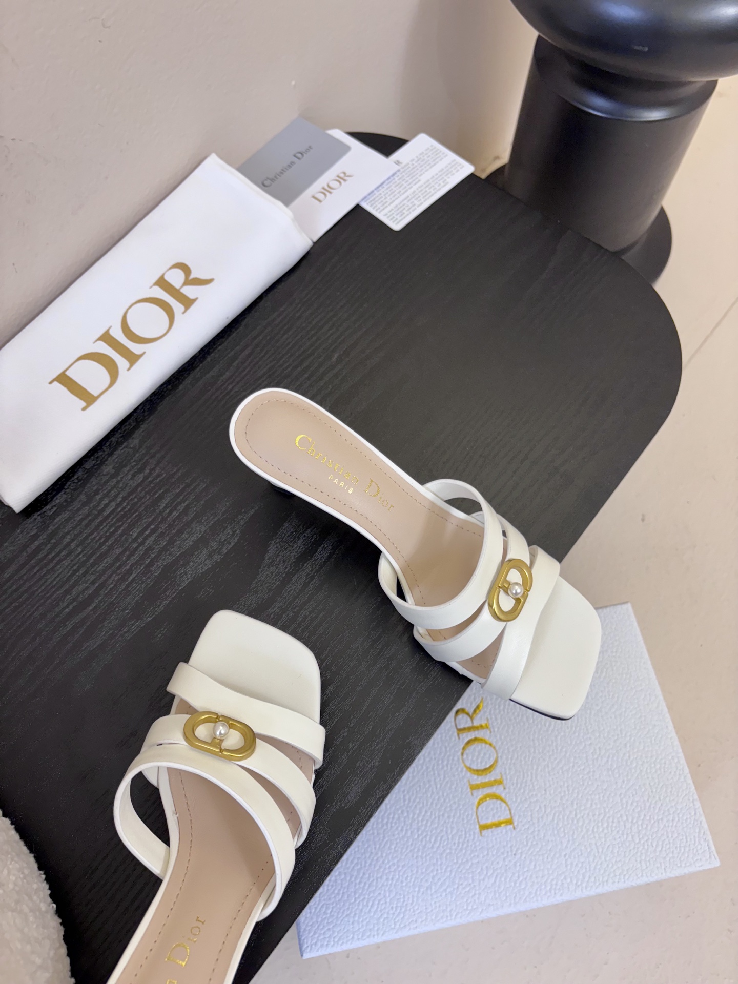 Dior | 迪奥早春新品走秀款假风平底拖鞋！ 硬货上新🆕❥代购级别！高级感十足！国内外博主刷爆的一款，