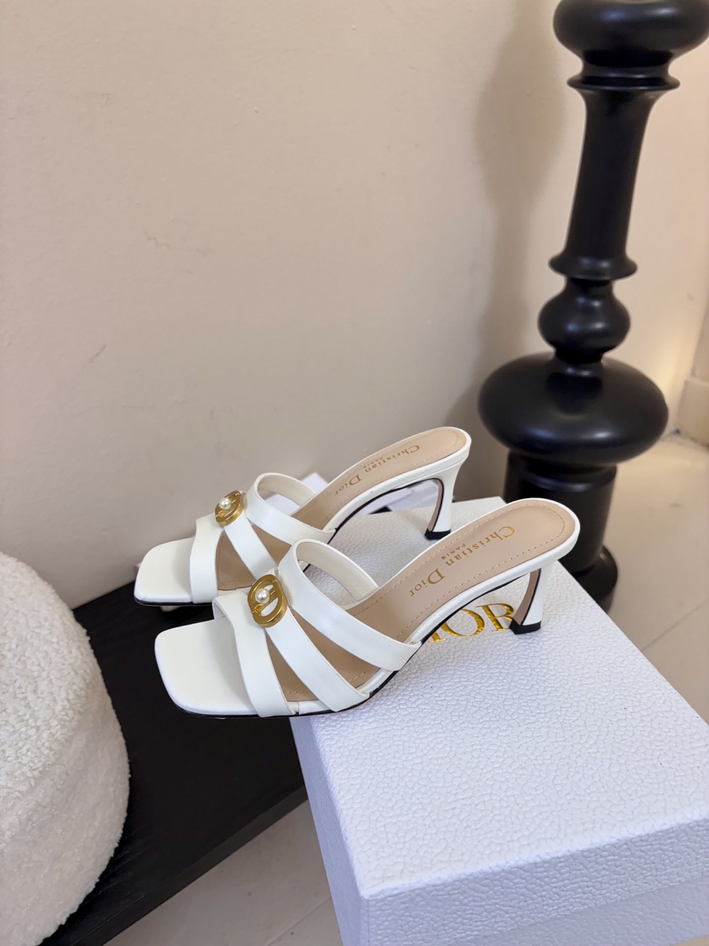 Dior | 迪奥早春新品走秀款假风平底拖鞋！ 硬货上新🆕❥代购级别！高级感十足！国内外博主刷爆的一款，