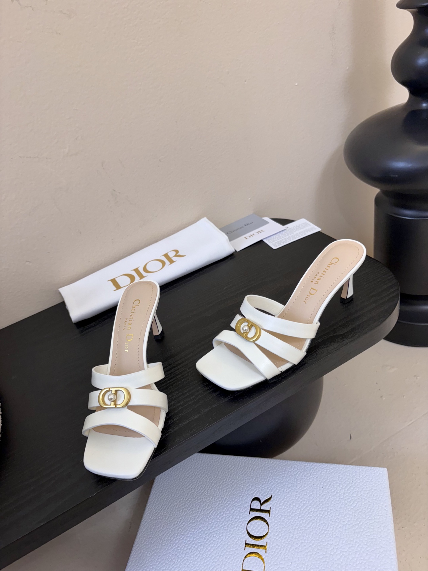 Dior | 迪奥早春新品走秀款假风平底拖鞋！ 硬货上新🆕❥代购级别！高级感十足！国内外博主刷爆的一款，