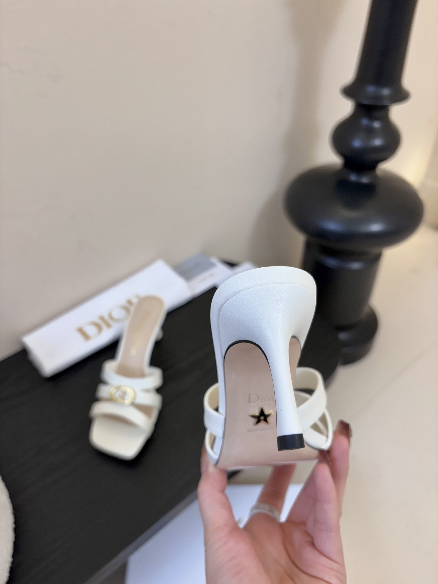 Dior | 迪奥早春新品走秀款假风平底拖鞋！ 硬货上新🆕❥代购级别！高级感十足！国内外博主刷爆的一款，