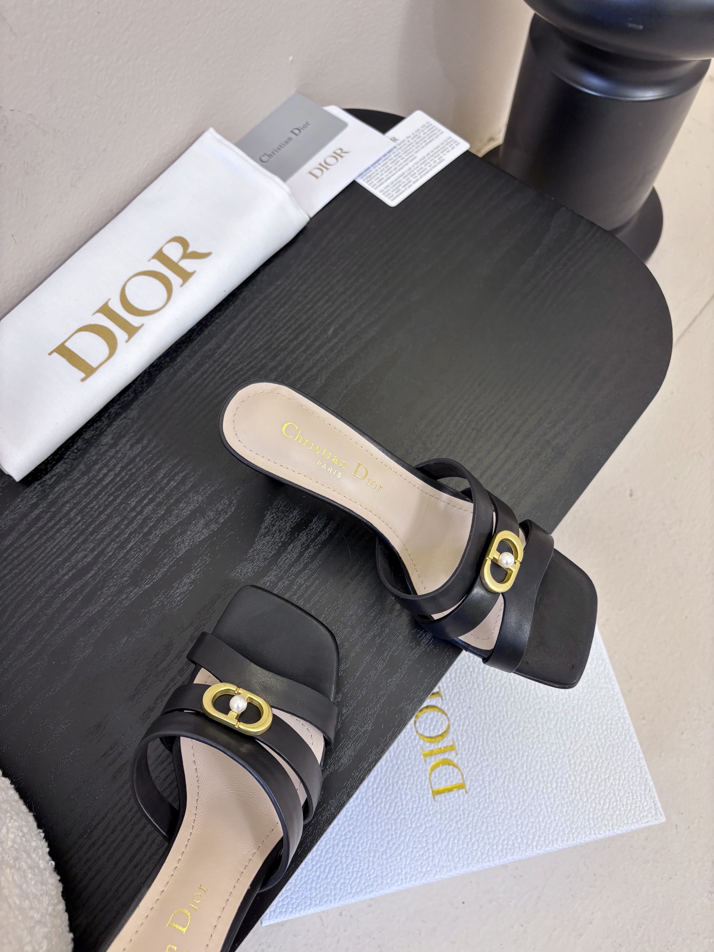 Dior | 迪奥早春新品走秀款假风平底拖鞋！ 硬货上新🆕❥代购级别！高级感十足！国内外博主刷爆的一款，