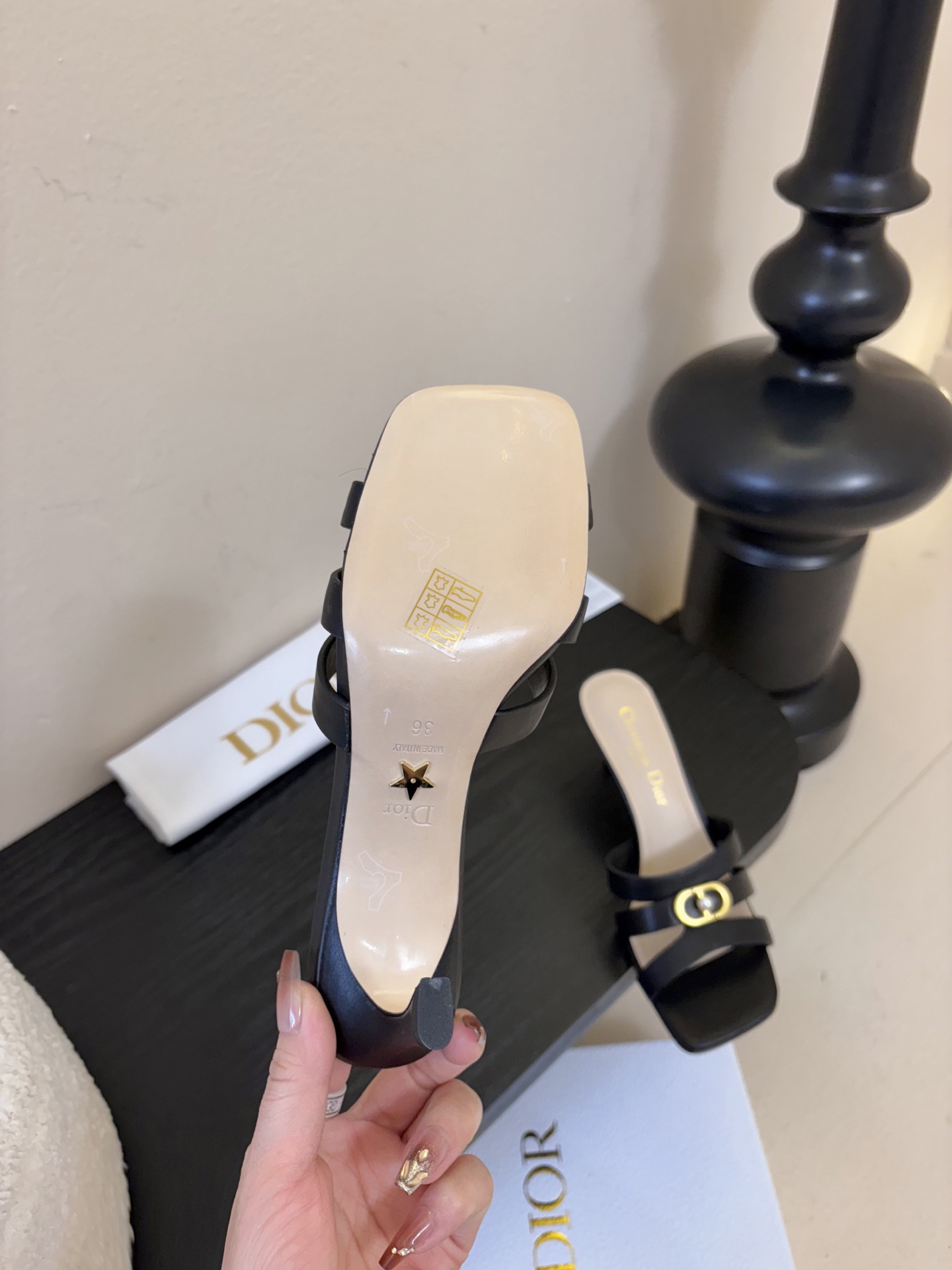 Dior | 迪奥早春新品走秀款假风平底拖鞋！ 硬货上新🆕❥代购级别！高级感十足！国内外博主刷爆的一款，