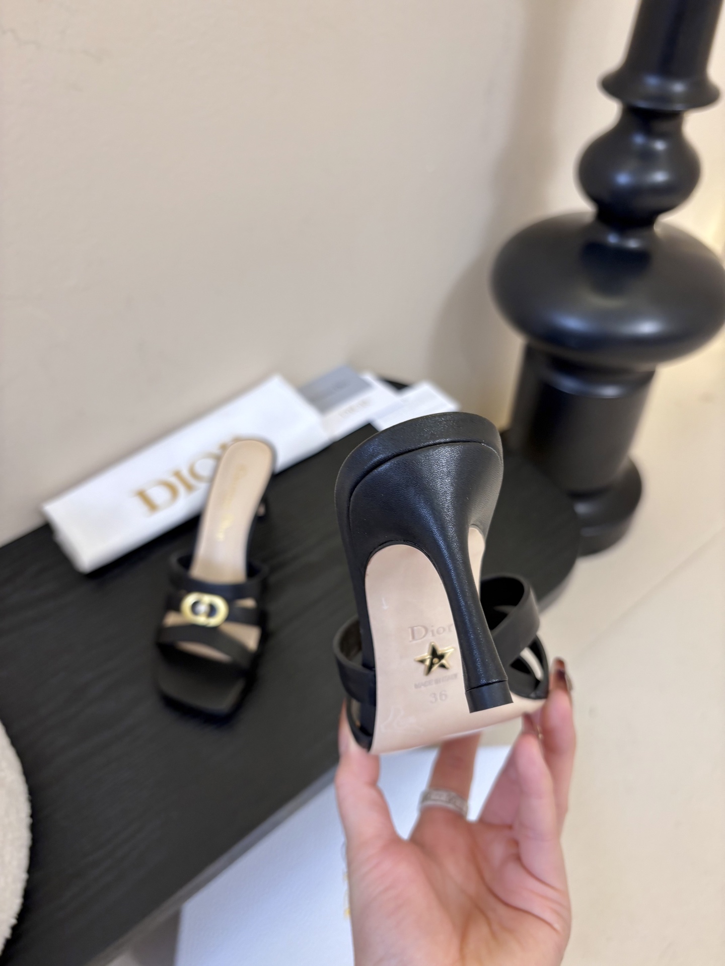 Dior | 迪奥早春新品走秀款假风平底拖鞋！ 硬货上新🆕❥代购级别！高级感十足！国内外博主刷爆的一款，