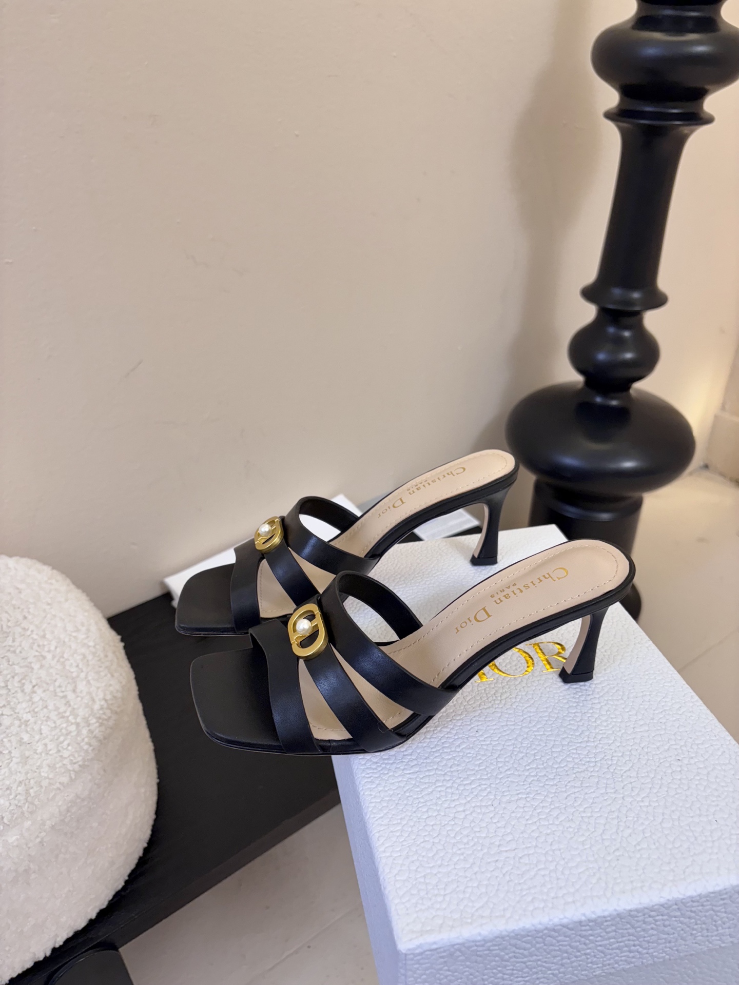 Dior | 迪奥早春新品走秀款假风平底拖鞋！ 硬货上新🆕❥代购级别！高级感十足！国内外博主刷爆的一款，