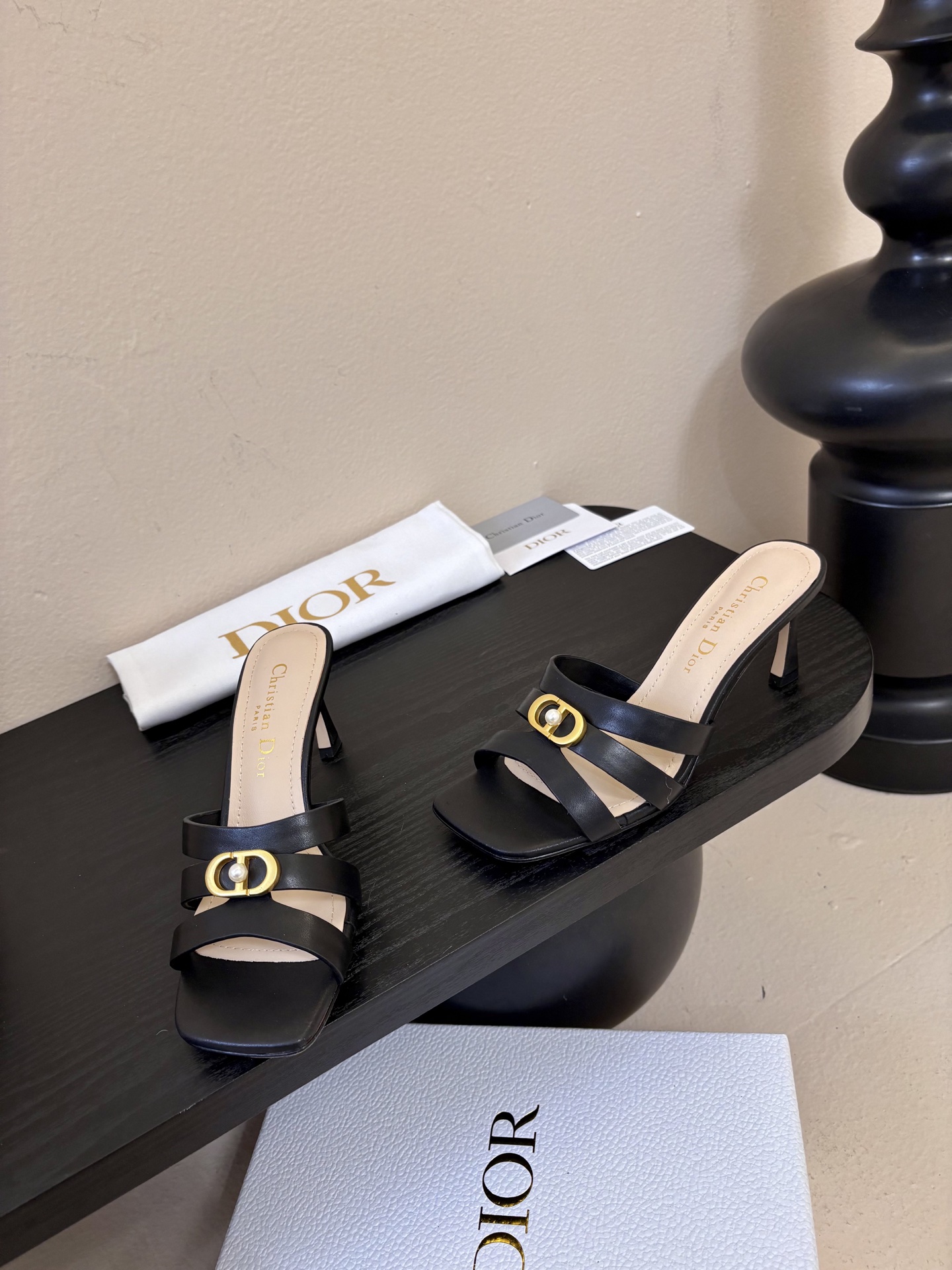 Dior | 迪奥早春新品走秀款假风平底拖鞋！ 硬货上新🆕❥代购级别！高级感十足！国内外博主刷爆的一款，