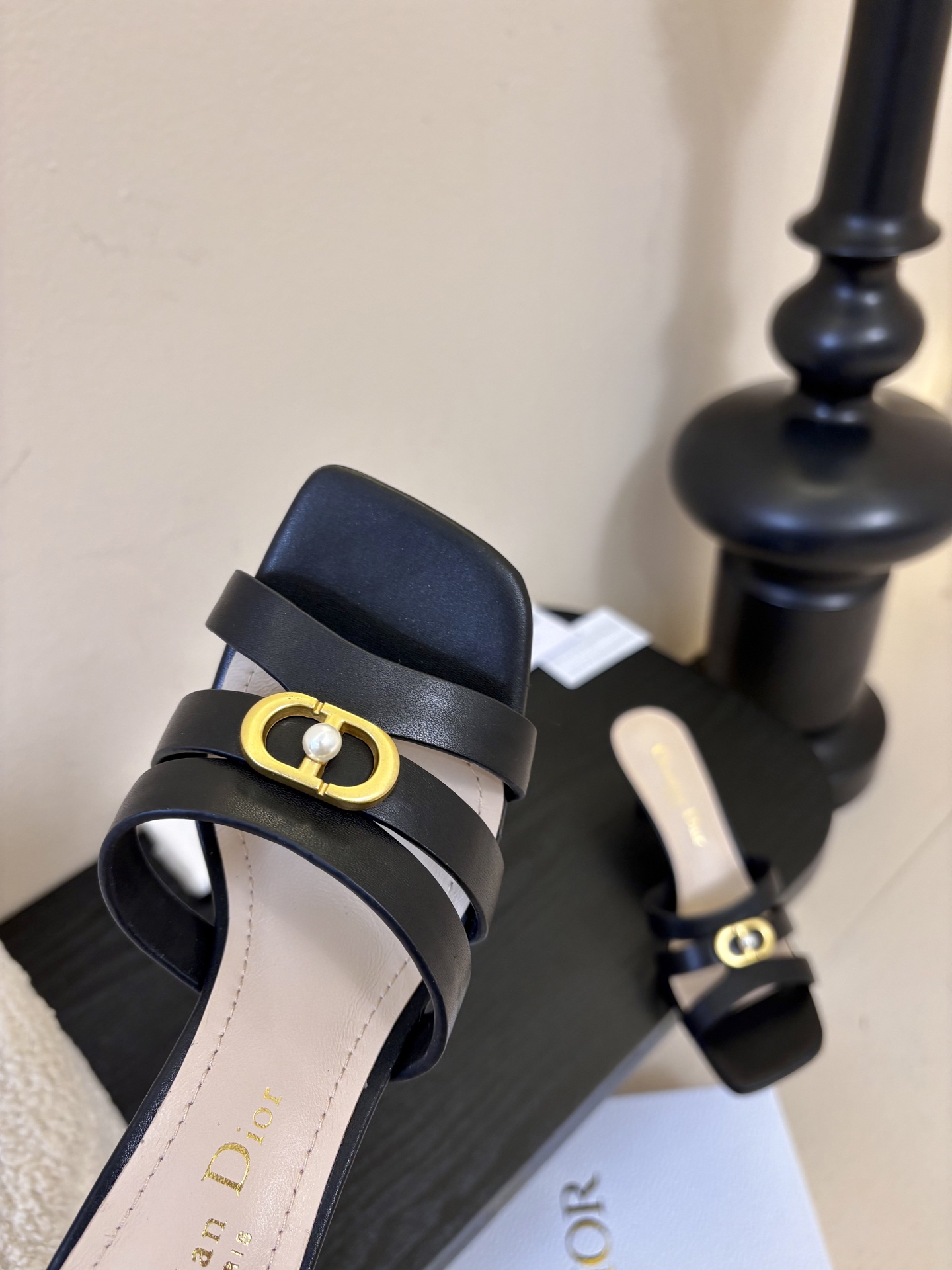 Dior | 迪奥早春新品走秀款假风平底拖鞋！ 硬货上新🆕❥代购级别！高级感十足！国内外博主刷爆的一款，