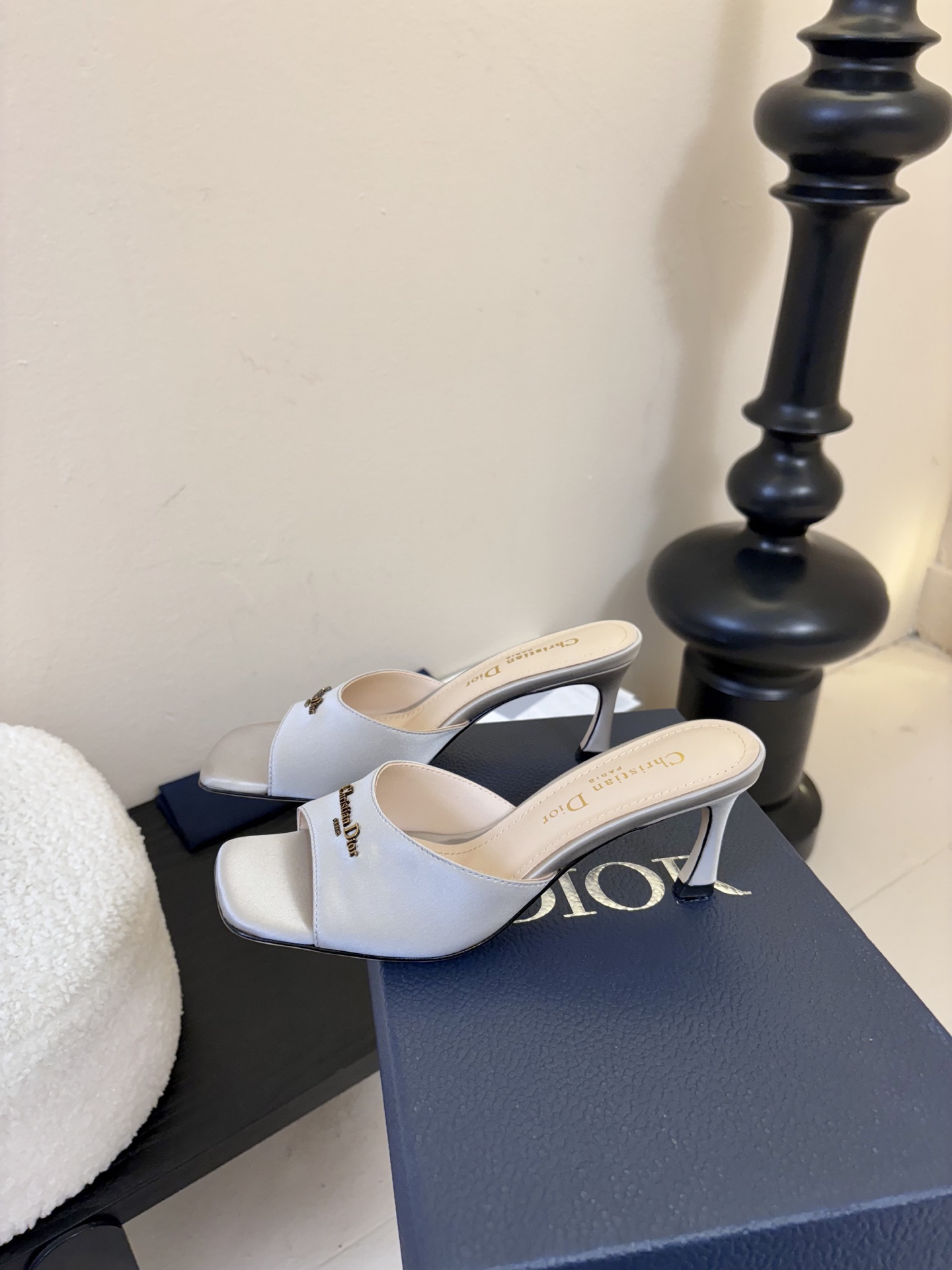 Dior | 迪奥早春新品走秀款假风平底拖鞋！ 硬货上新🆕❥代购级别！高级感十足！国内外博主刷爆的一款，