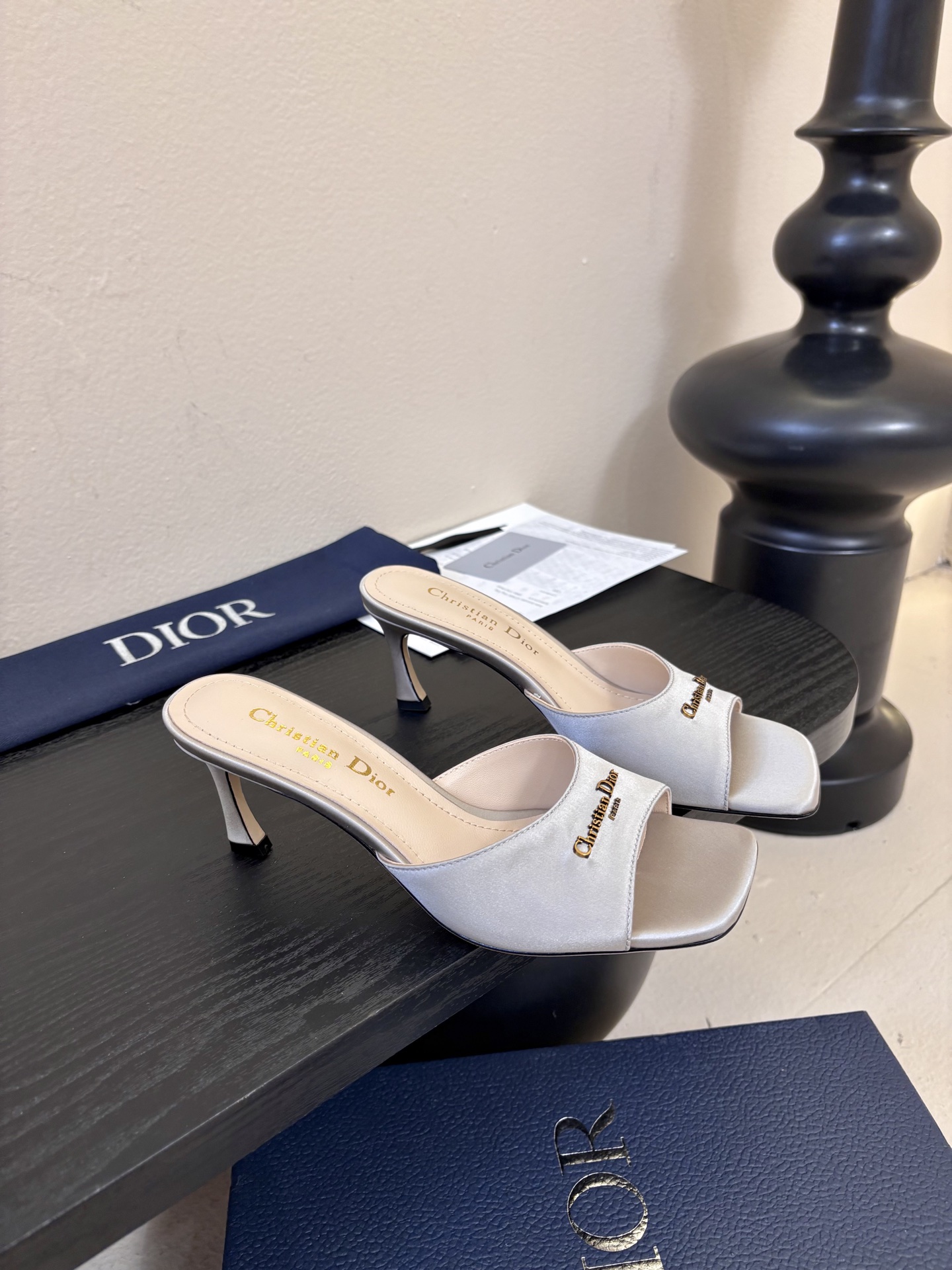 Dior | 迪奥早春新品走秀款假风平底拖鞋！ 硬货上新🆕❥代购级别！高级感十足！国内外博主刷爆的一款，