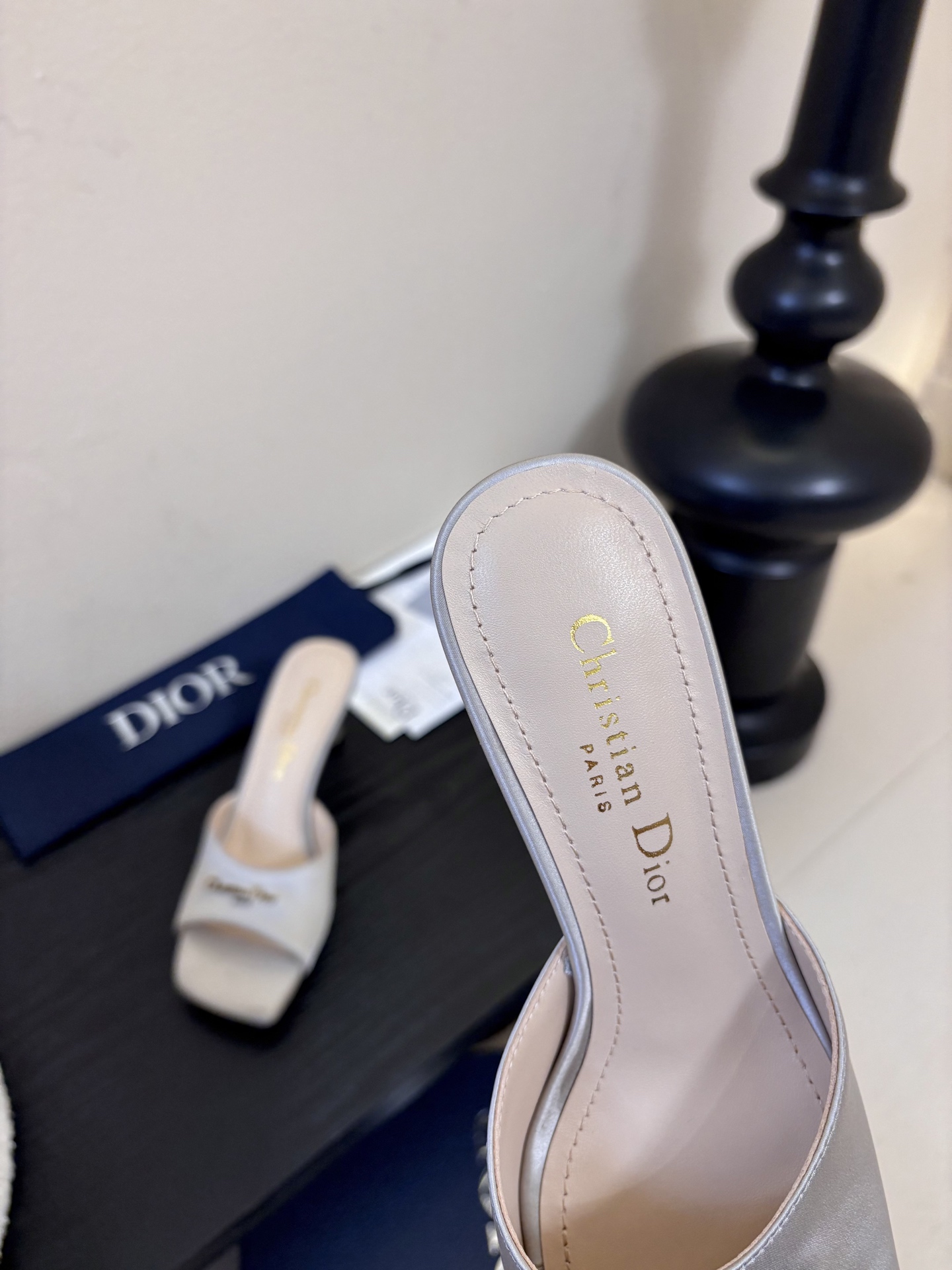 Dior | 迪奥早春新品走秀款假风平底拖鞋！ 硬货上新🆕❥代购级别！高级感十足！国内外博主刷爆的一款，