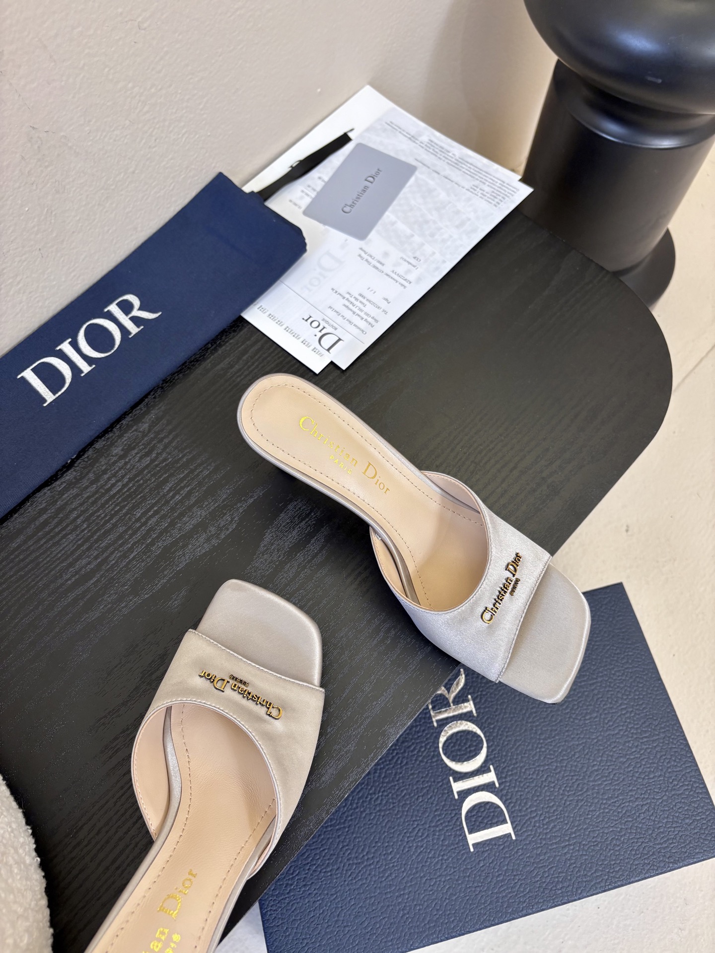 Dior | 迪奥早春新品走秀款假风平底拖鞋！ 硬货上新🆕❥代购级别！高级感十足！国内外博主刷爆的一款，