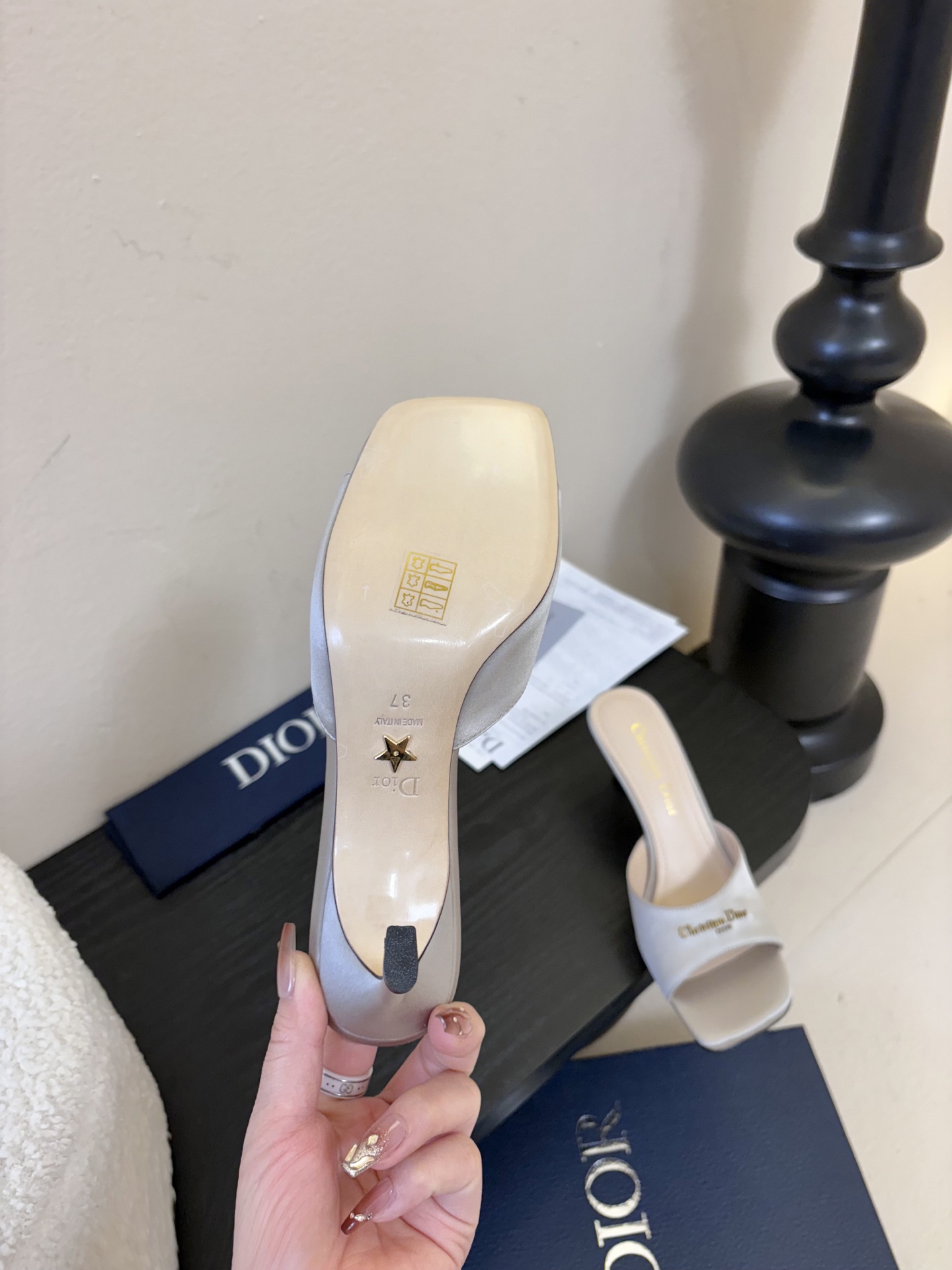 Dior | 迪奥早春新品走秀款假风平底拖鞋！ 硬货上新🆕❥代购级别！高级感十足！国内外博主刷爆的一款，