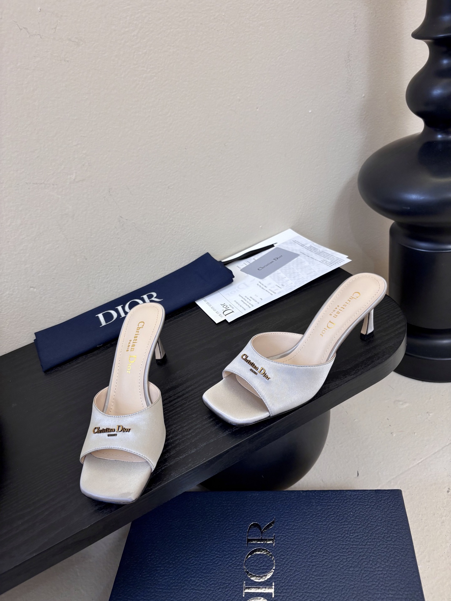 Dior | 迪奥早春新品走秀款假风平底拖鞋！ 硬货上新🆕❥代购级别！高级感十足！国内外博主刷爆的一款，