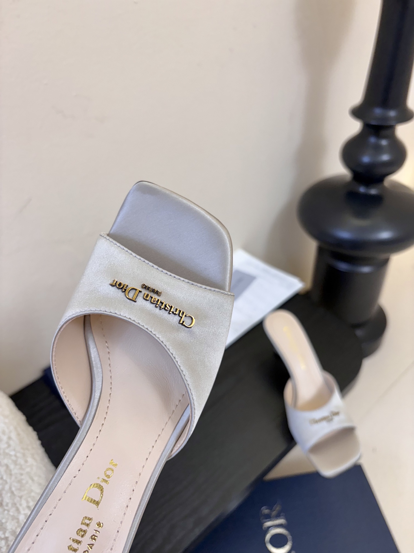 Dior | 迪奥早春新品走秀款假风平底拖鞋！ 硬货上新🆕❥代购级别！高级感十足！国内外博主刷爆的一款，