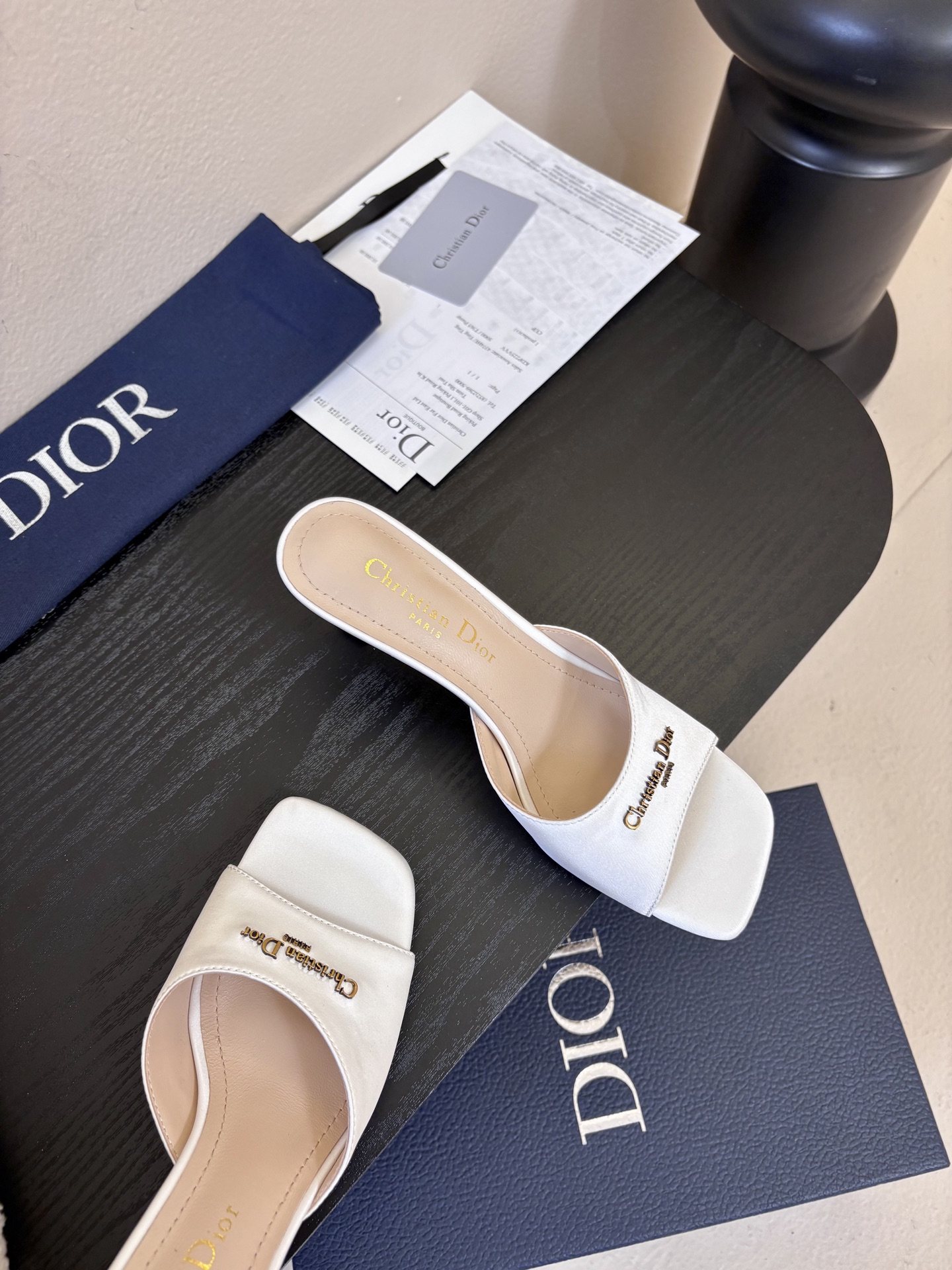 Dior | 迪奥早春新品走秀款假风平底拖鞋！ 硬货上新🆕❥代购级别！高级感十足！国内外博主刷爆的一款，