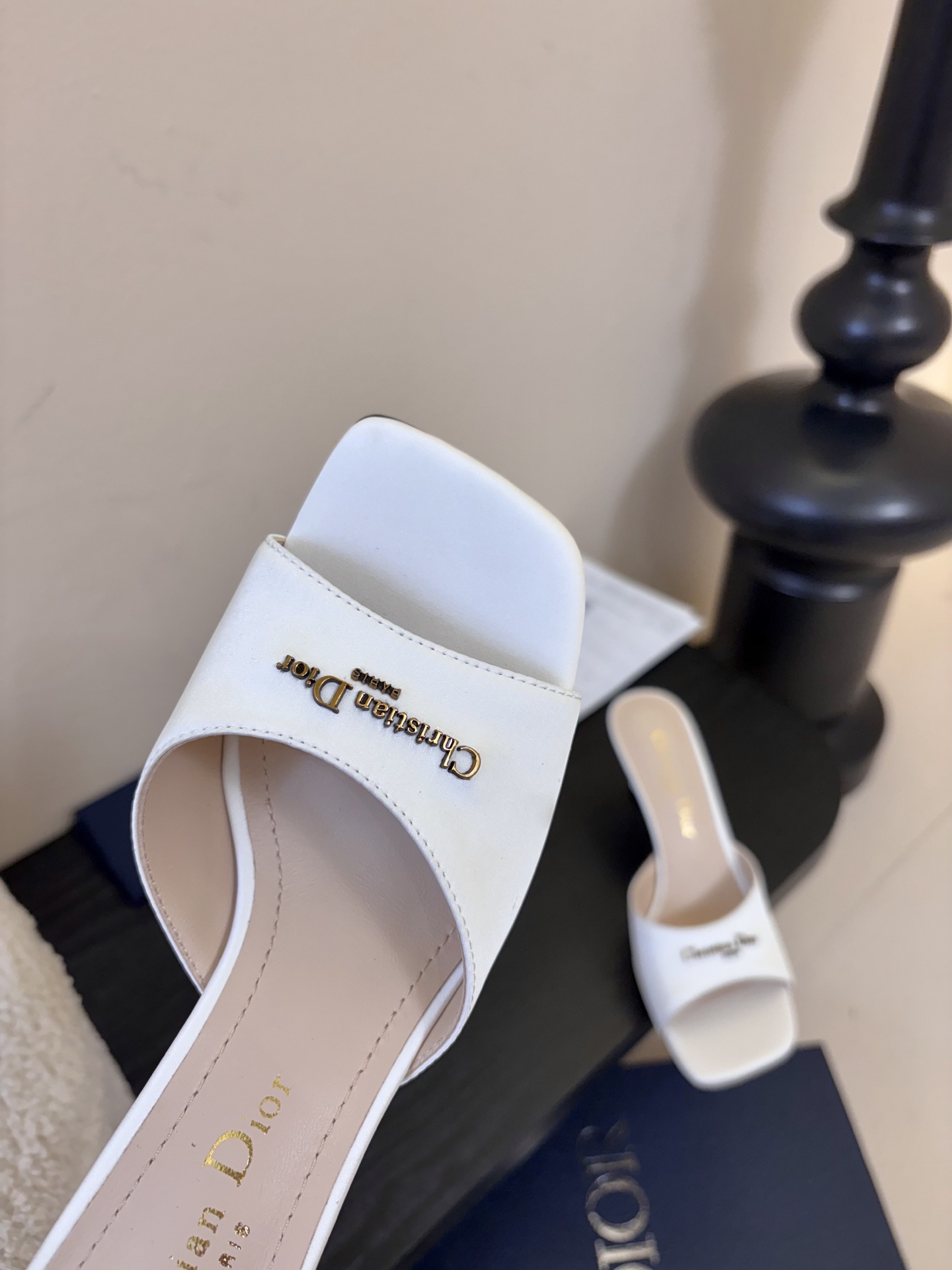 Dior | 迪奥早春新品走秀款假风平底拖鞋！ 硬货上新🆕❥代购级别！高级感十足！国内外博主刷爆的一款，