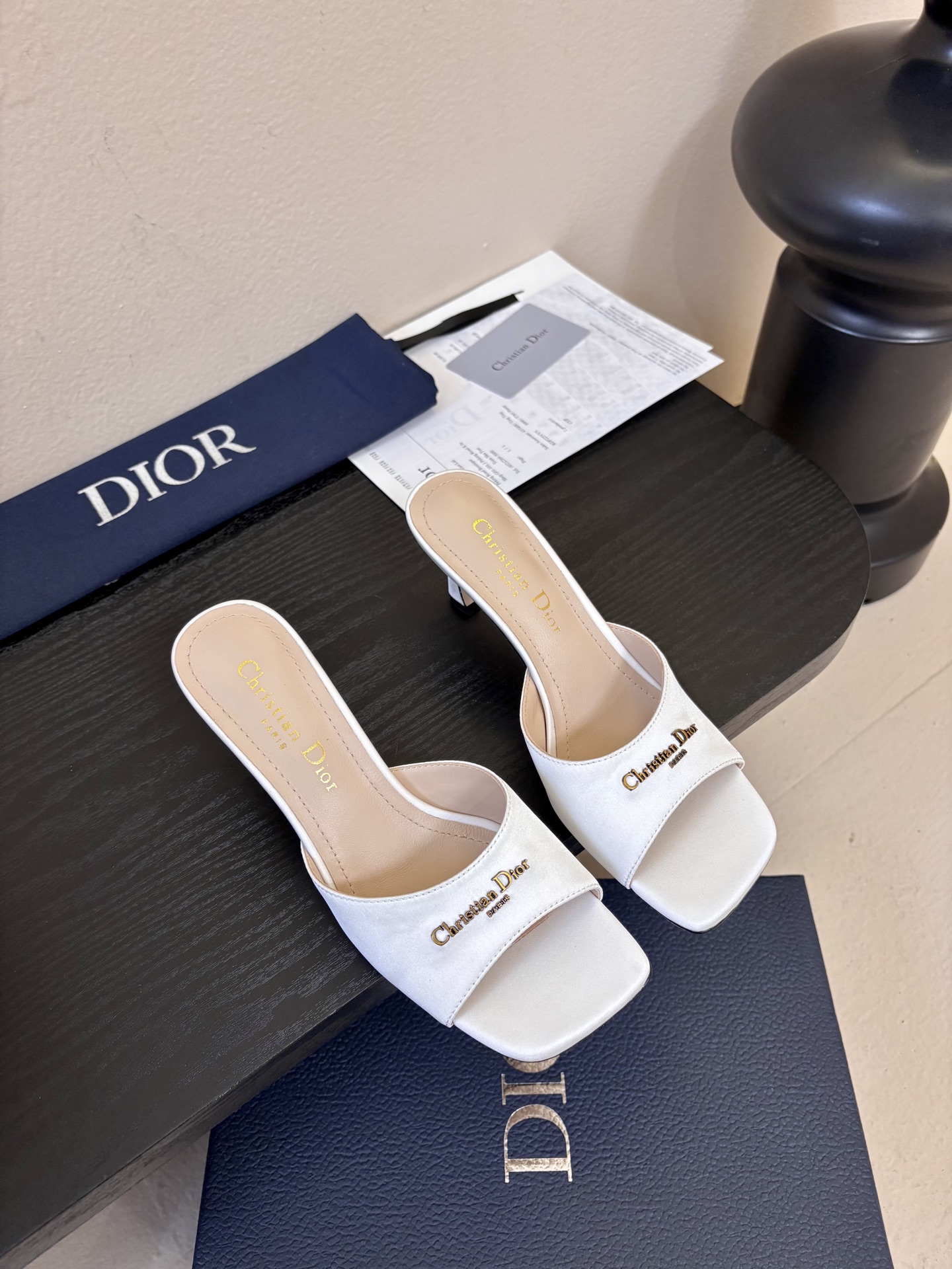 Dior | 迪奥早春新品走秀款假风平底拖鞋！ 硬货上新🆕❥代购级别！高级感十足！国内外博主刷爆的一款，