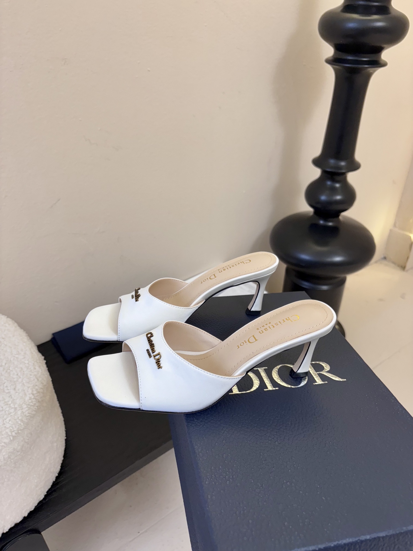 Dior | 迪奥早春新品走秀款假风平底拖鞋！ 硬货上新🆕❥代购级别！高级感十足！国内外博主刷爆的一款，