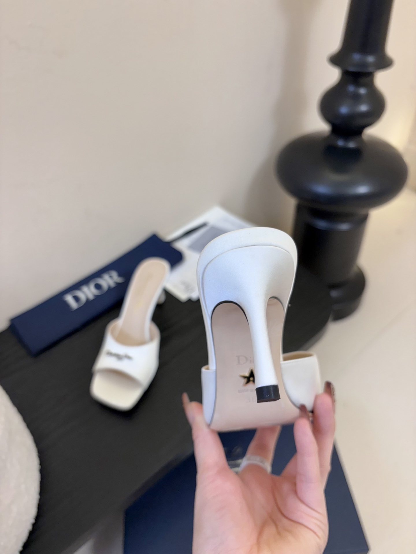 Dior | 迪奥早春新品走秀款假风平底拖鞋！ 硬货上新🆕❥代购级别！高级感十足！国内外博主刷爆的一款，