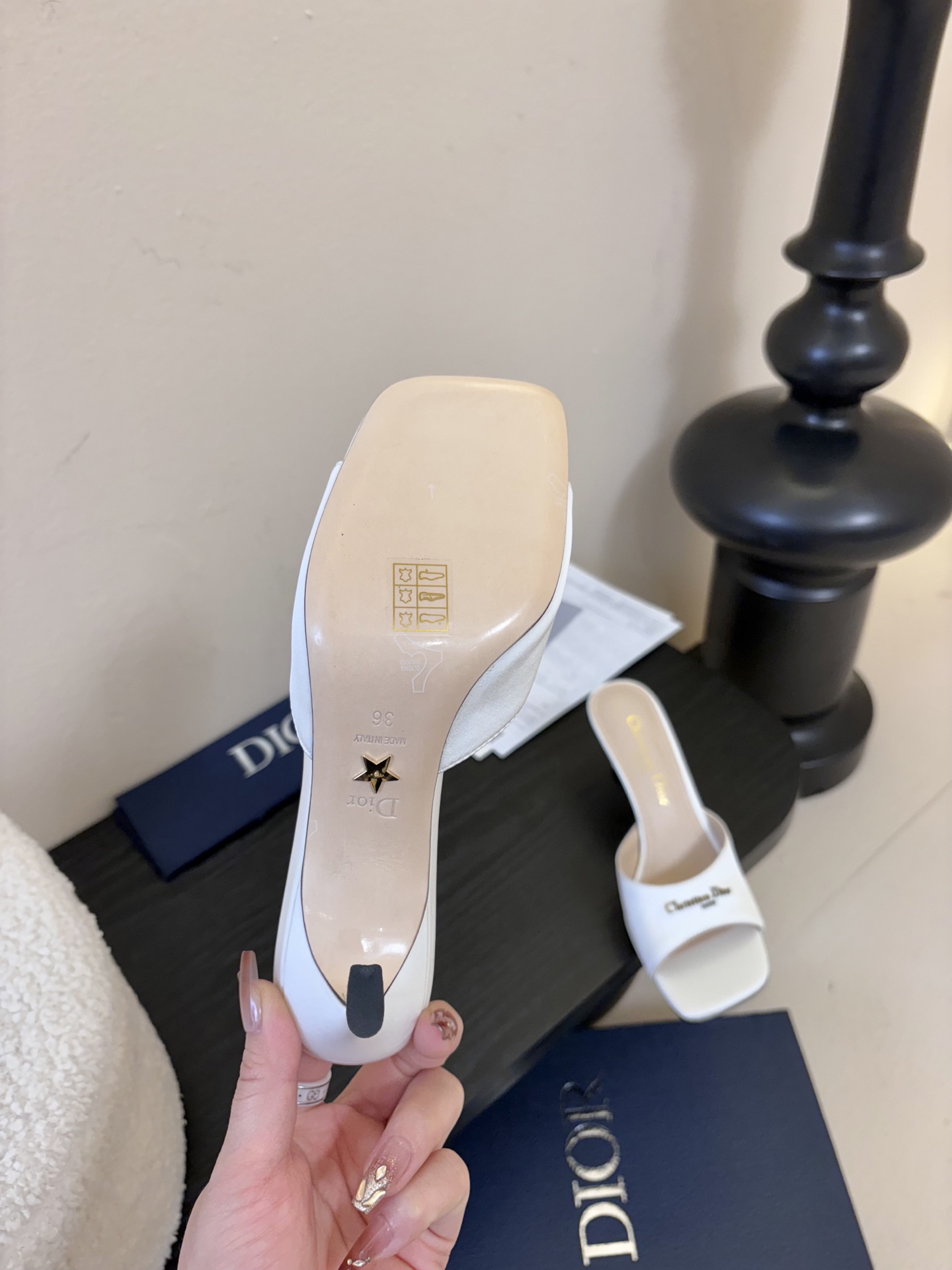 Dior | 迪奥早春新品走秀款假风平底拖鞋！ 硬货上新🆕❥代购级别！高级感十足！国内外博主刷爆的一款，