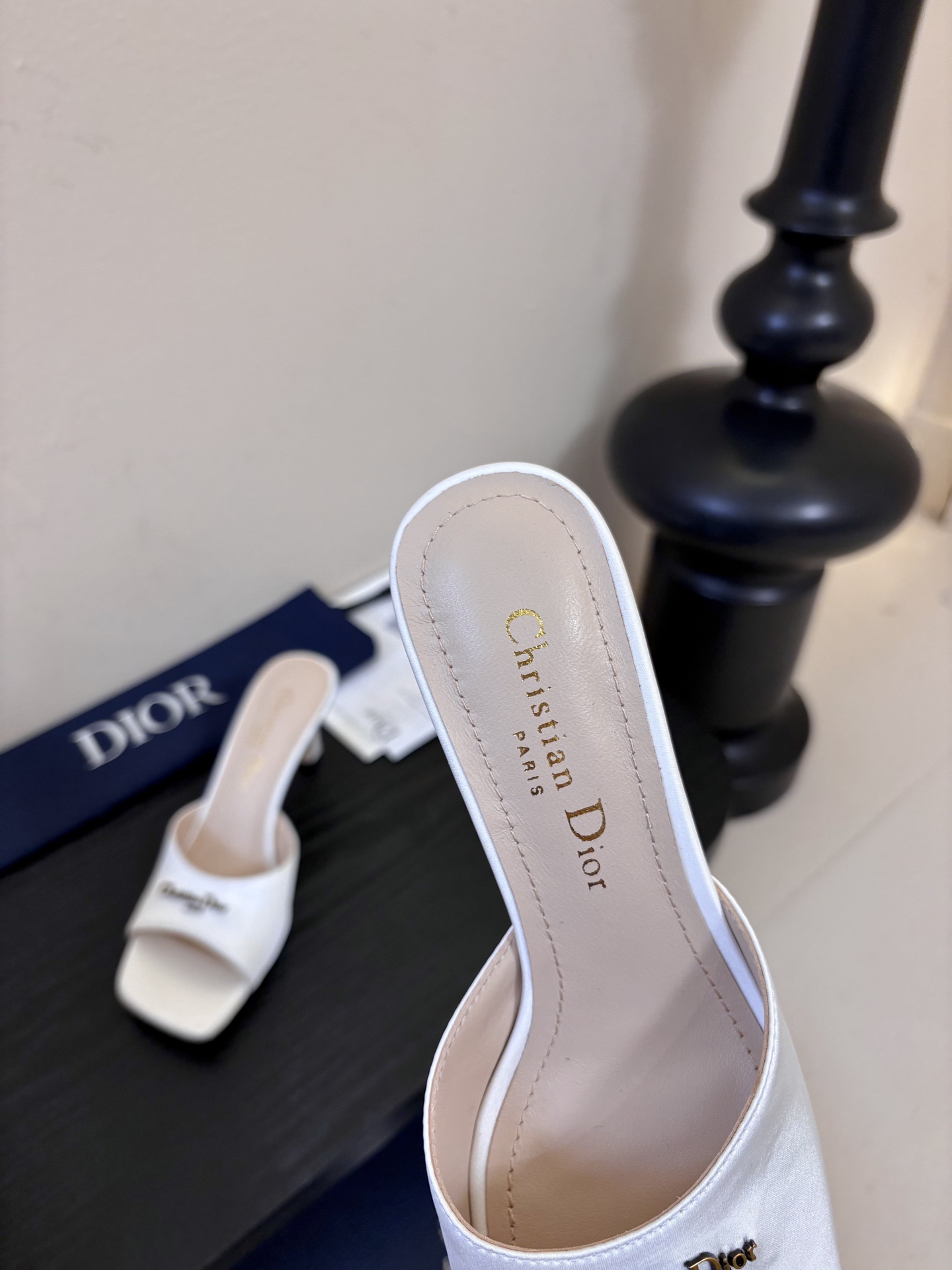 Dior | 迪奥早春新品走秀款假风平底拖鞋！ 硬货上新🆕❥代购级别！高级感十足！国内外博主刷爆的一款，