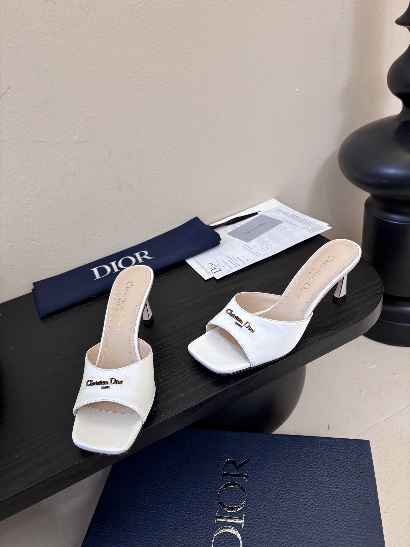 Dior | 迪奥早春新品走秀款假风平底拖鞋！ 硬货上新🆕❥代购级别！高级感十足！国内外博主刷爆的一款，