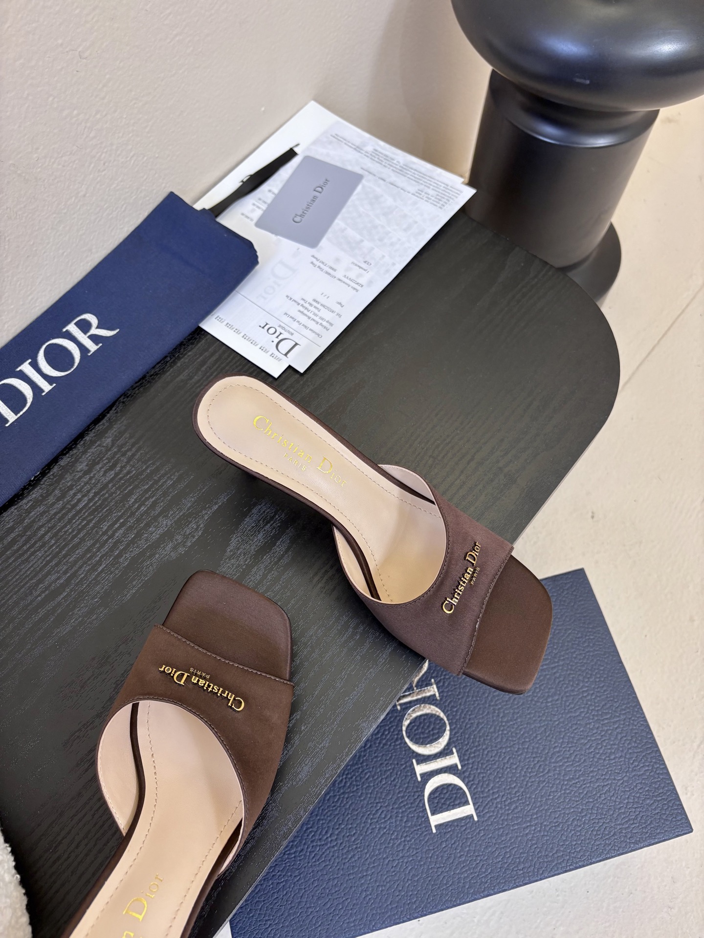 Dior | 迪奥早春新品走秀款假风平底拖鞋！ 硬货上新🆕❥代购级别！高级感十足！国内外博主刷爆的一款，