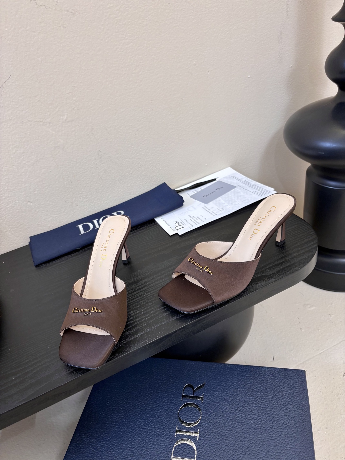 Dior | 迪奥早春新品走秀款假风平底拖鞋！ 硬货上新🆕❥代购级别！高级感十足！国内外博主刷爆的一款，