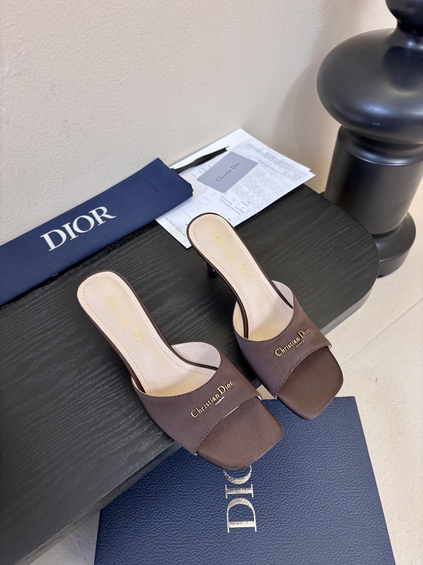 Dior | 迪奥早春新品走秀款假风平底拖鞋！ 硬货上新🆕❥代购级别！高级感十足！国内外博主刷爆的一款，