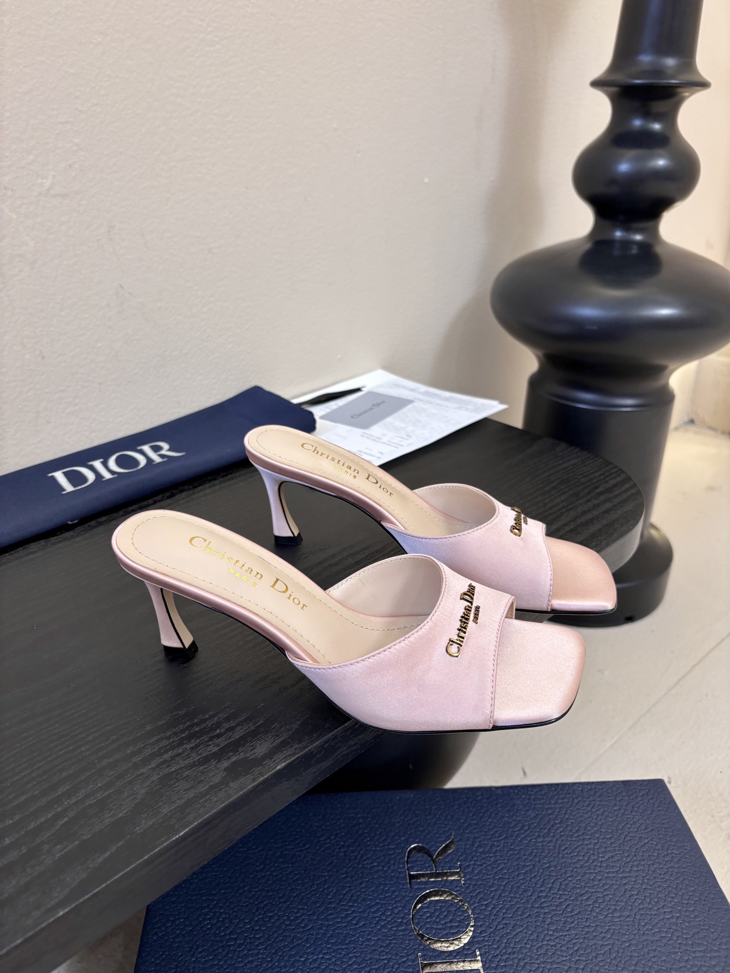 Dior | 迪奥早春新品走秀款假风平底拖鞋！ 硬货上新🆕❥代购级别！高级感十足！国内外博主刷爆的一款，