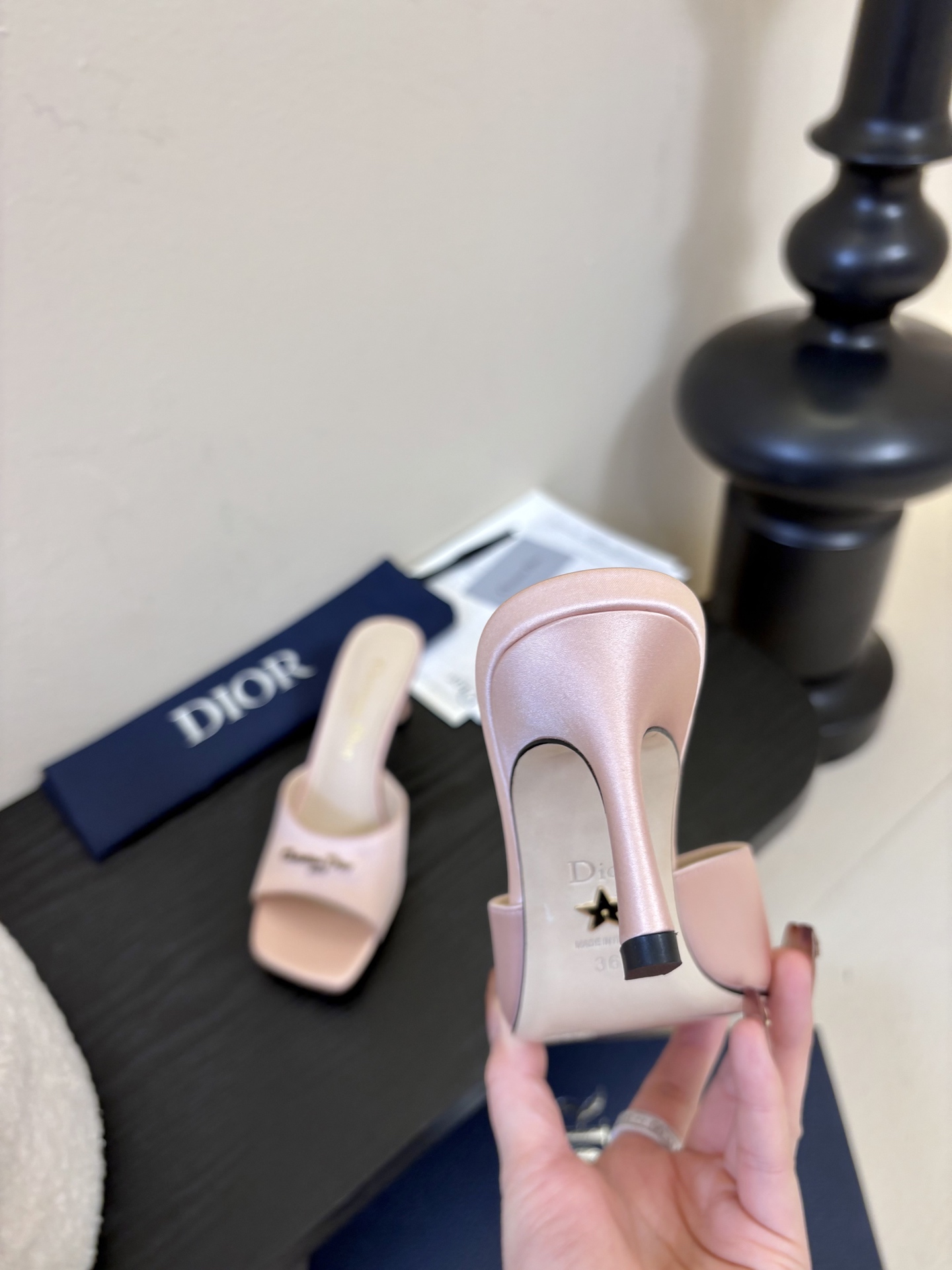 Dior | 迪奥早春新品走秀款假风平底拖鞋！ 硬货上新🆕❥代购级别！高级感十足！国内外博主刷爆的一款，
