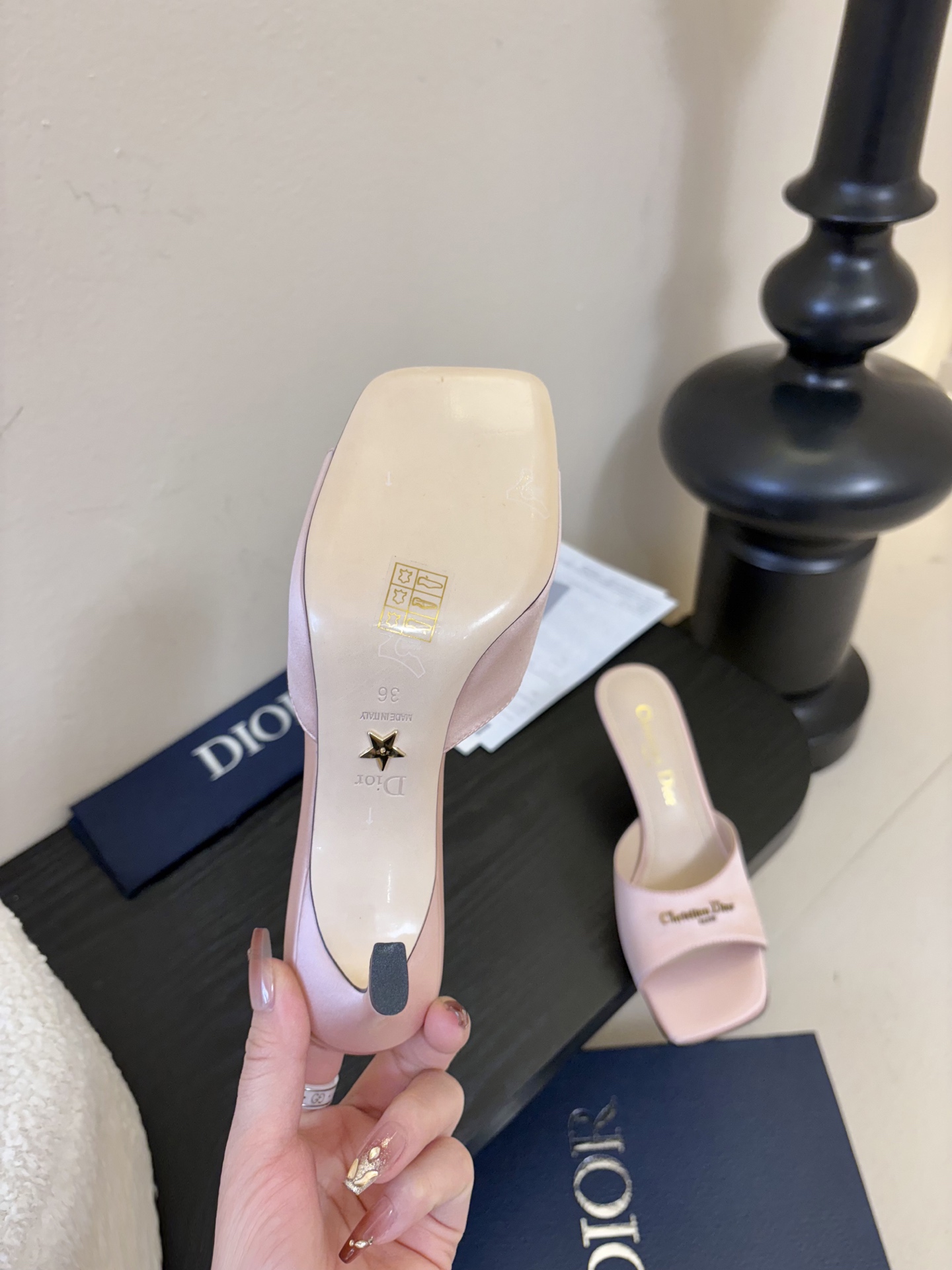 Dior | 迪奥早春新品走秀款假风平底拖鞋！ 硬货上新🆕❥代购级别！高级感十足！国内外博主刷爆的一款，