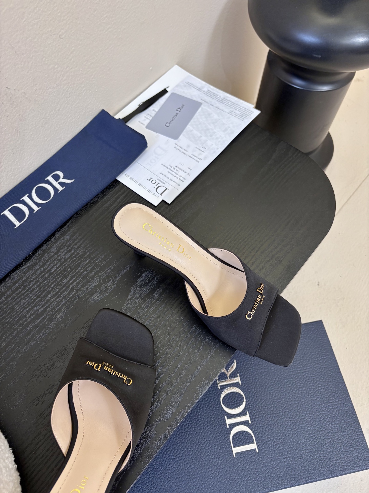 Dior | 迪奥早春新品走秀款假风平底拖鞋！ 硬货上新🆕❥代购级别！高级感十足！国内外博主刷爆的一款，