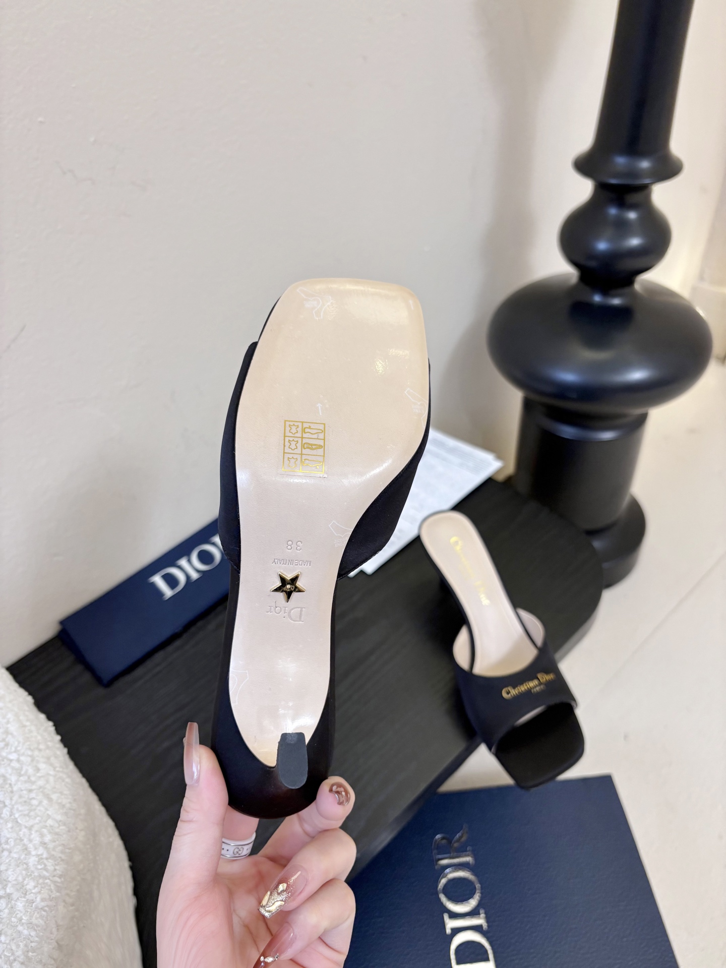 Dior | 迪奥早春新品走秀款假风平底拖鞋！ 硬货上新🆕❥代购级别！高级感十足！国内外博主刷爆的一款，