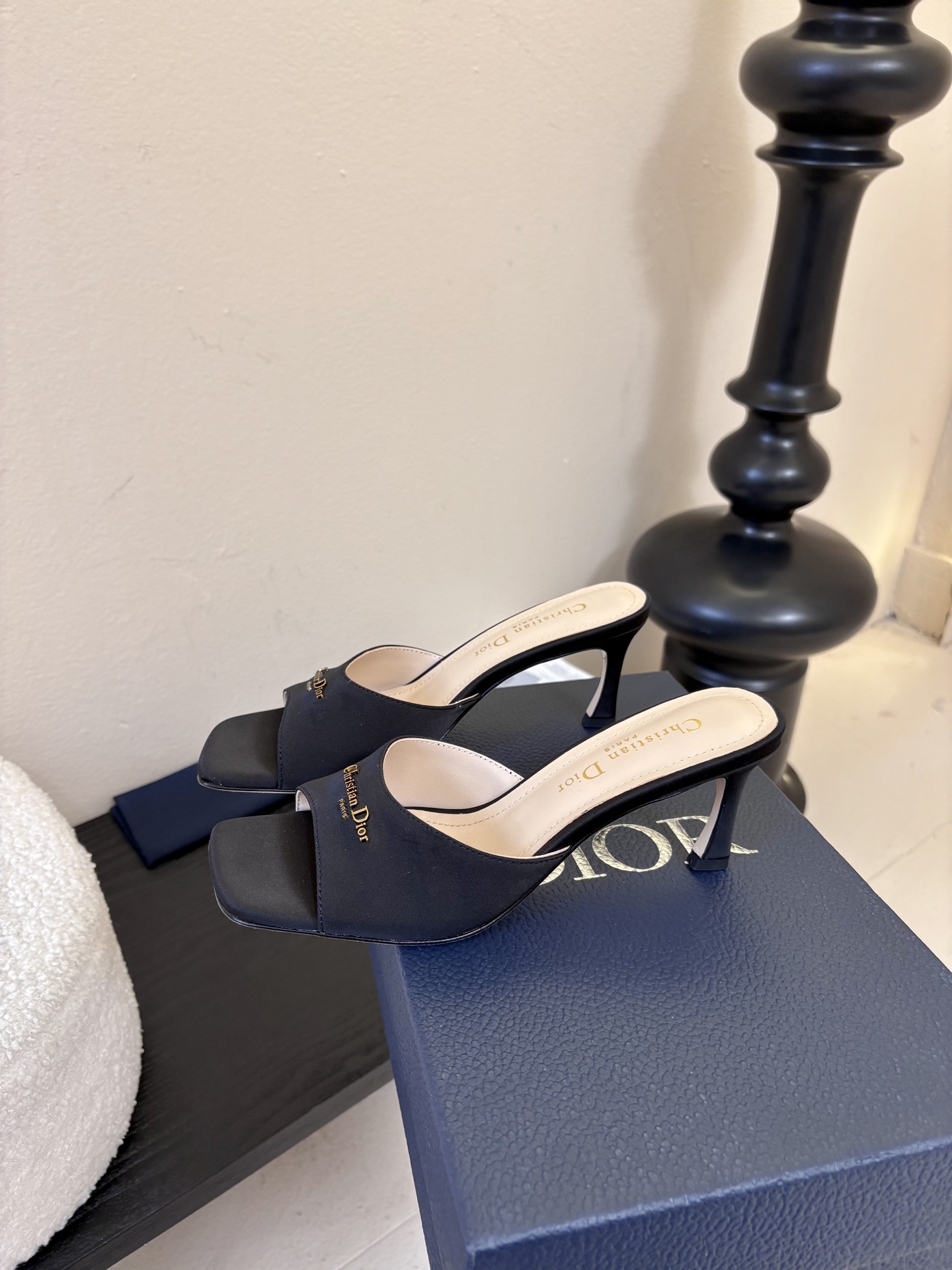 Dior | 迪奥早春新品走秀款假风平底拖鞋！ 硬货上新🆕❥代购级别！高级感十足！国内外博主刷爆的一款，