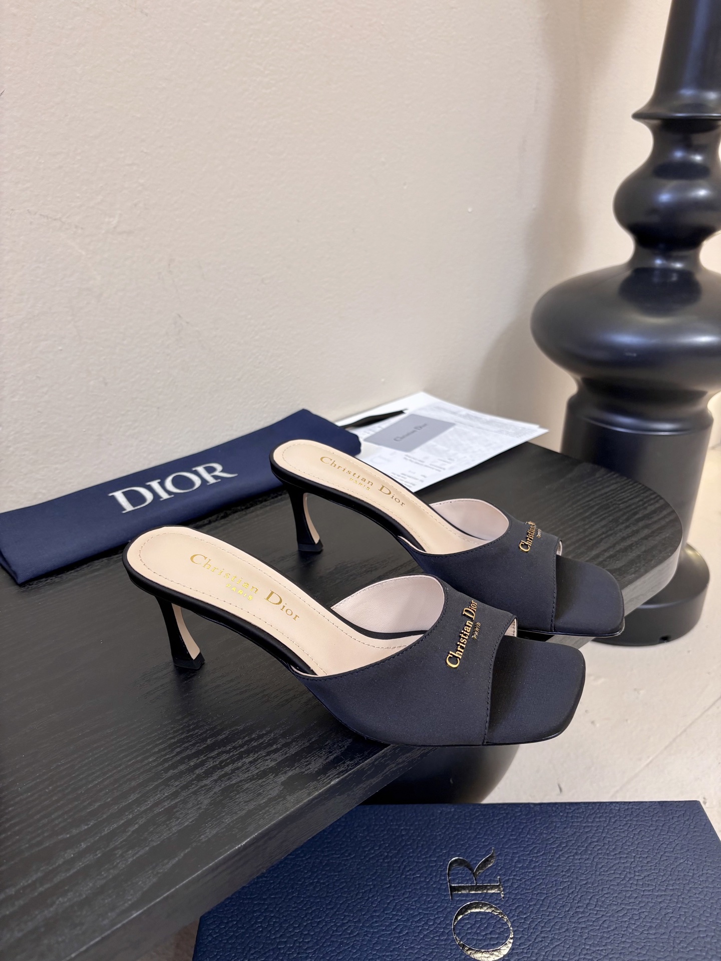 Dior | 迪奥早春新品走秀款假风平底拖鞋！ 硬货上新🆕❥代购级别！高级感十足！国内外博主刷爆的一款，