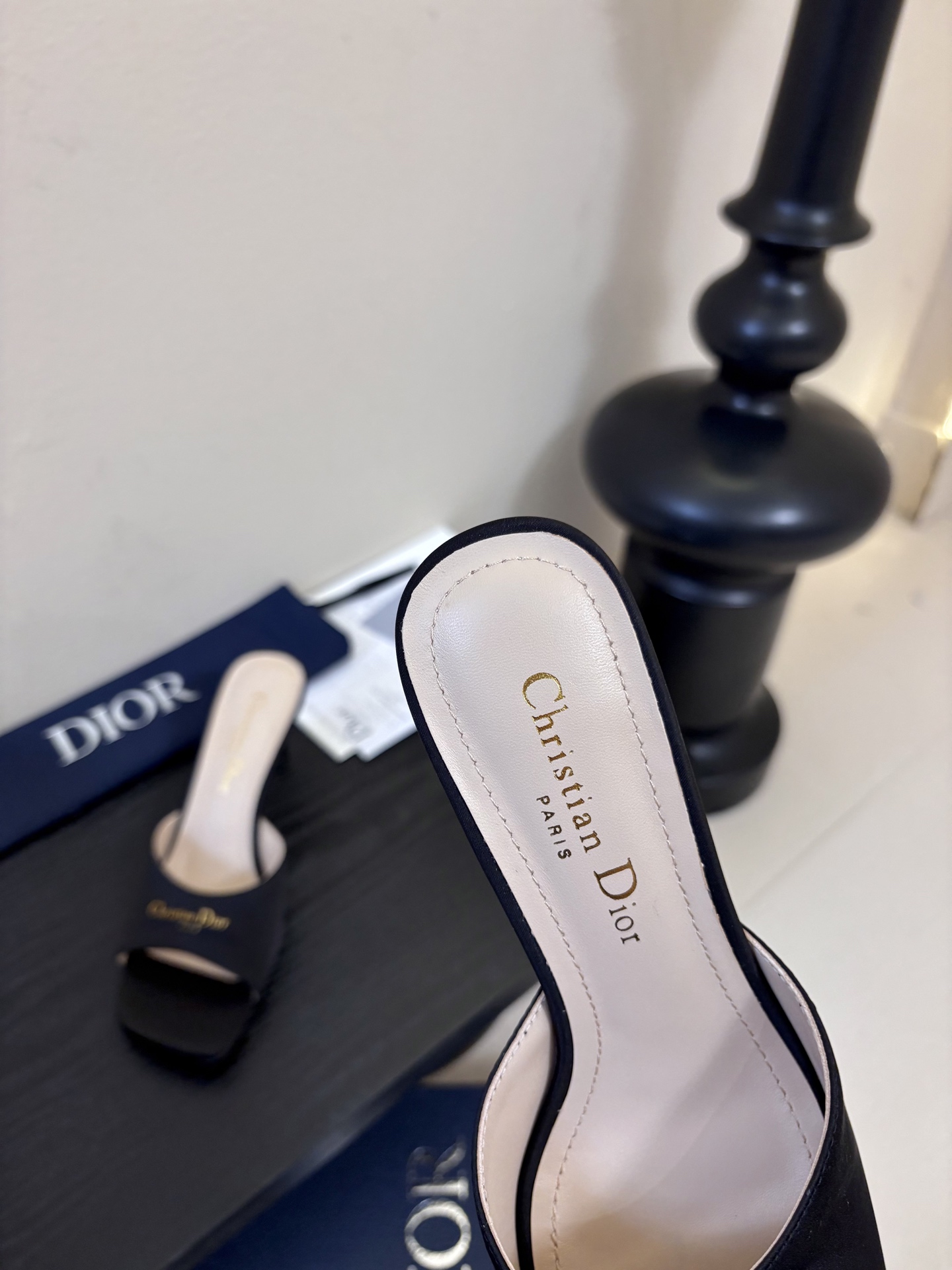 Dior | 迪奥早春新品走秀款假风平底拖鞋！ 硬货上新🆕❥代购级别！高级感十足！国内外博主刷爆的一款，