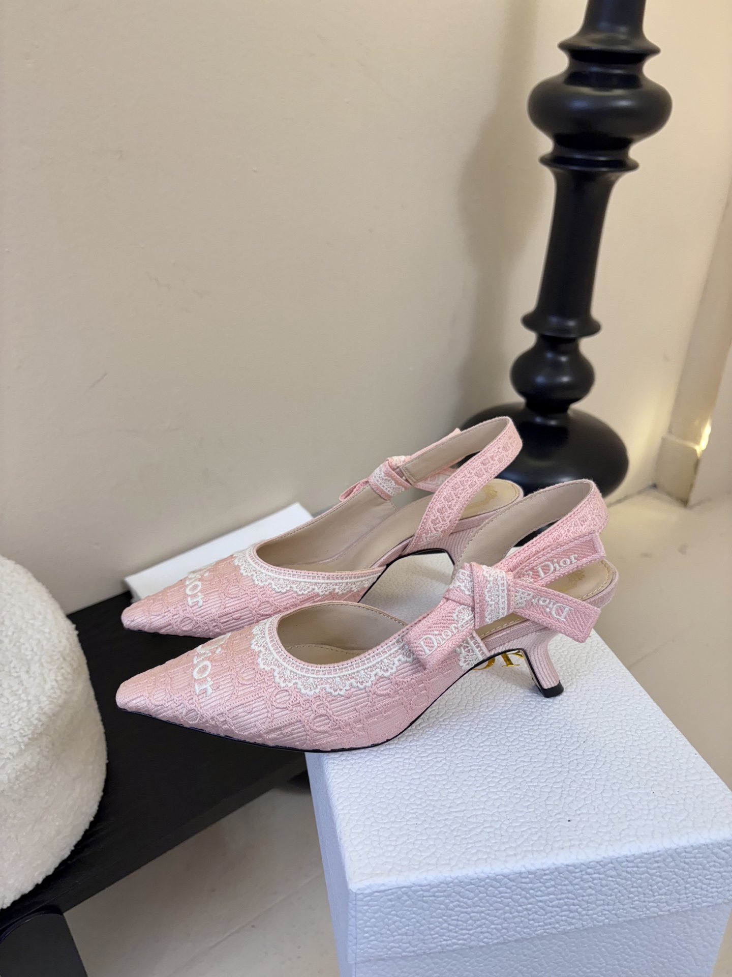 Dior | 迪奥早春新品走秀款CD刺绣logo凉鞋！ 硬货上新🆕❥代购级别！高级感十足！国内外博主刷爆