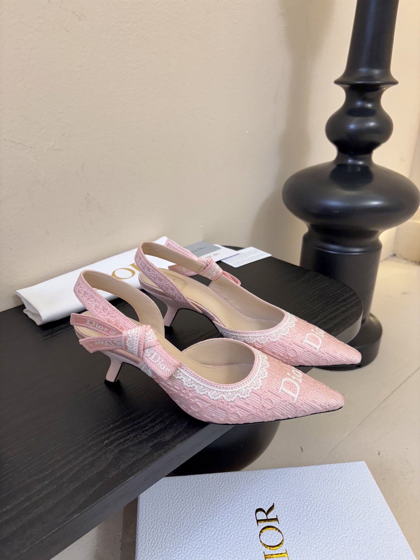 Dior | 迪奥早春新品走秀款CD刺绣logo凉鞋！ 硬货上新🆕❥代购级别！高级感十足！国内外博主刷爆