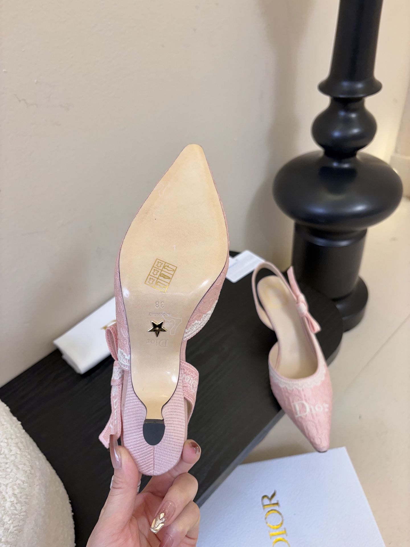 Dior | 迪奥早春新品走秀款CD刺绣logo凉鞋！ 硬货上新🆕❥代购级别！高级感十足！国内外博主刷爆