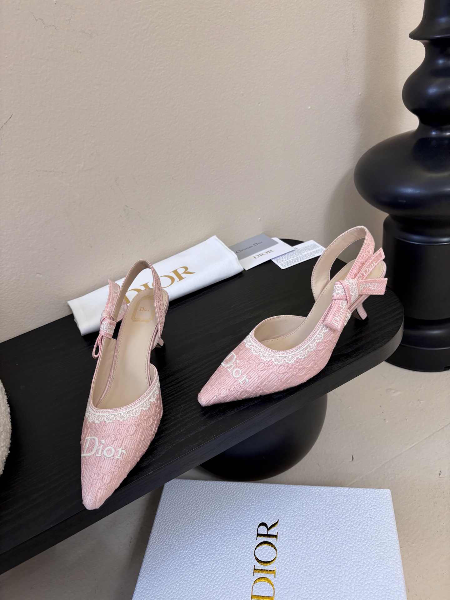 Dior | 迪奥早春新品走秀款CD刺绣logo凉鞋！ 硬货上新🆕❥代购级别！高级感十足！国内外博主刷爆