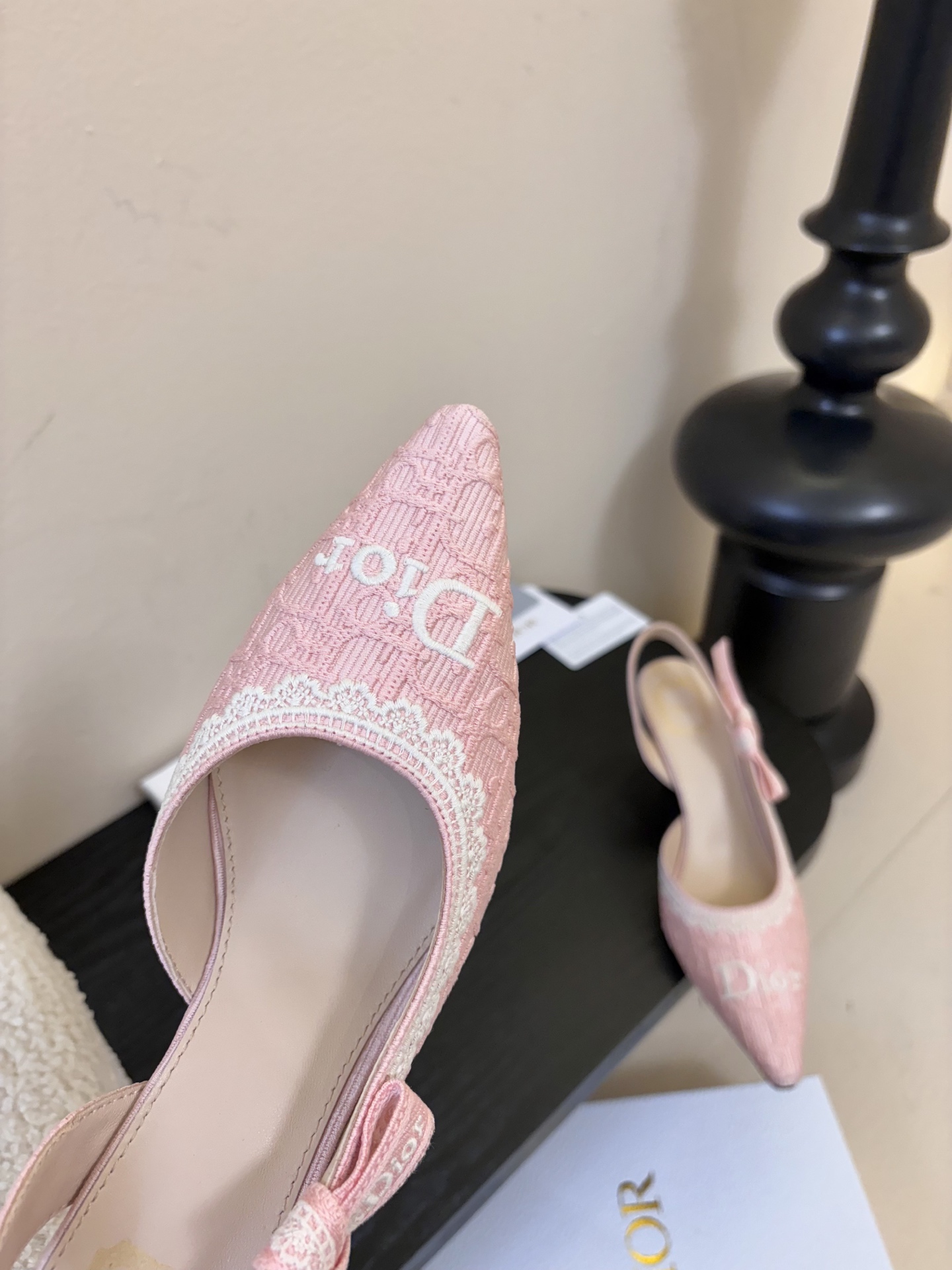 Dior | 迪奥早春新品走秀款CD刺绣logo凉鞋！ 硬货上新🆕❥代购级别！高级感十足！国内外博主刷爆