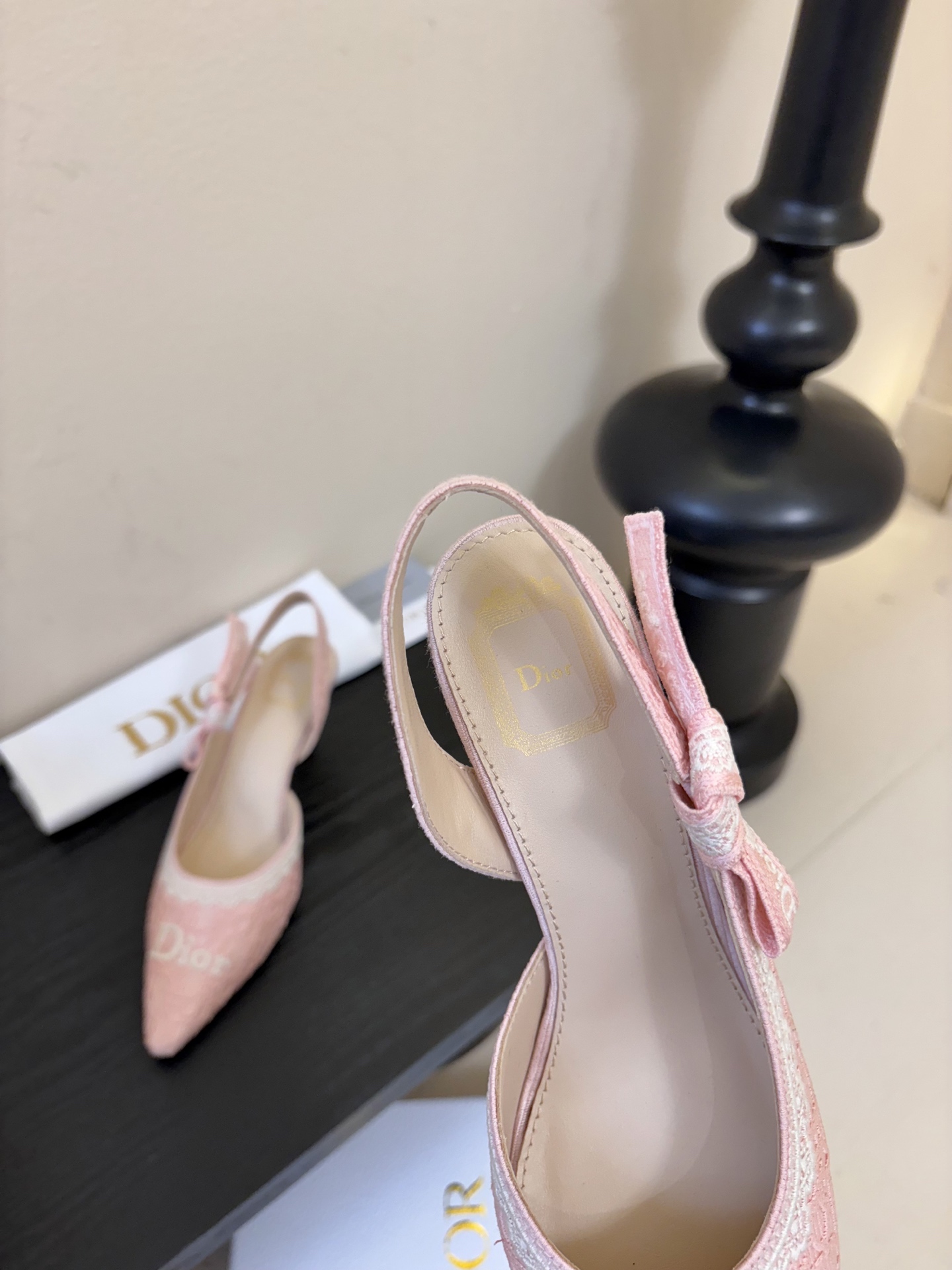 Dior | 迪奥早春新品走秀款CD刺绣logo凉鞋！ 硬货上新🆕❥代购级别！高级感十足！国内外博主刷爆