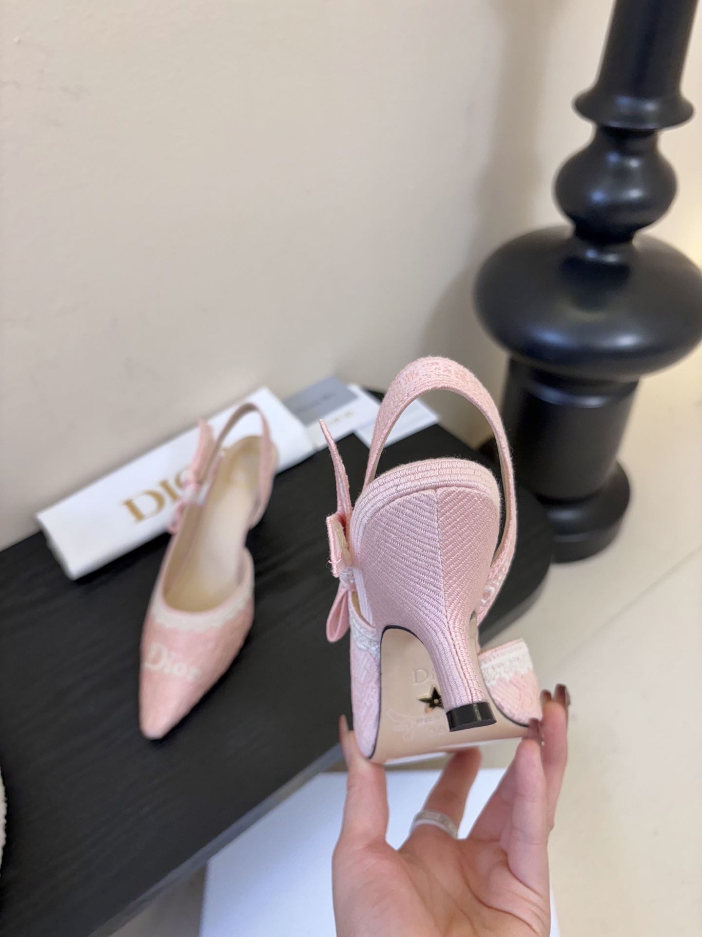 Dior | 迪奥早春新品走秀款CD刺绣logo凉鞋！ 硬货上新🆕❥代购级别！高级感十足！国内外博主刷爆