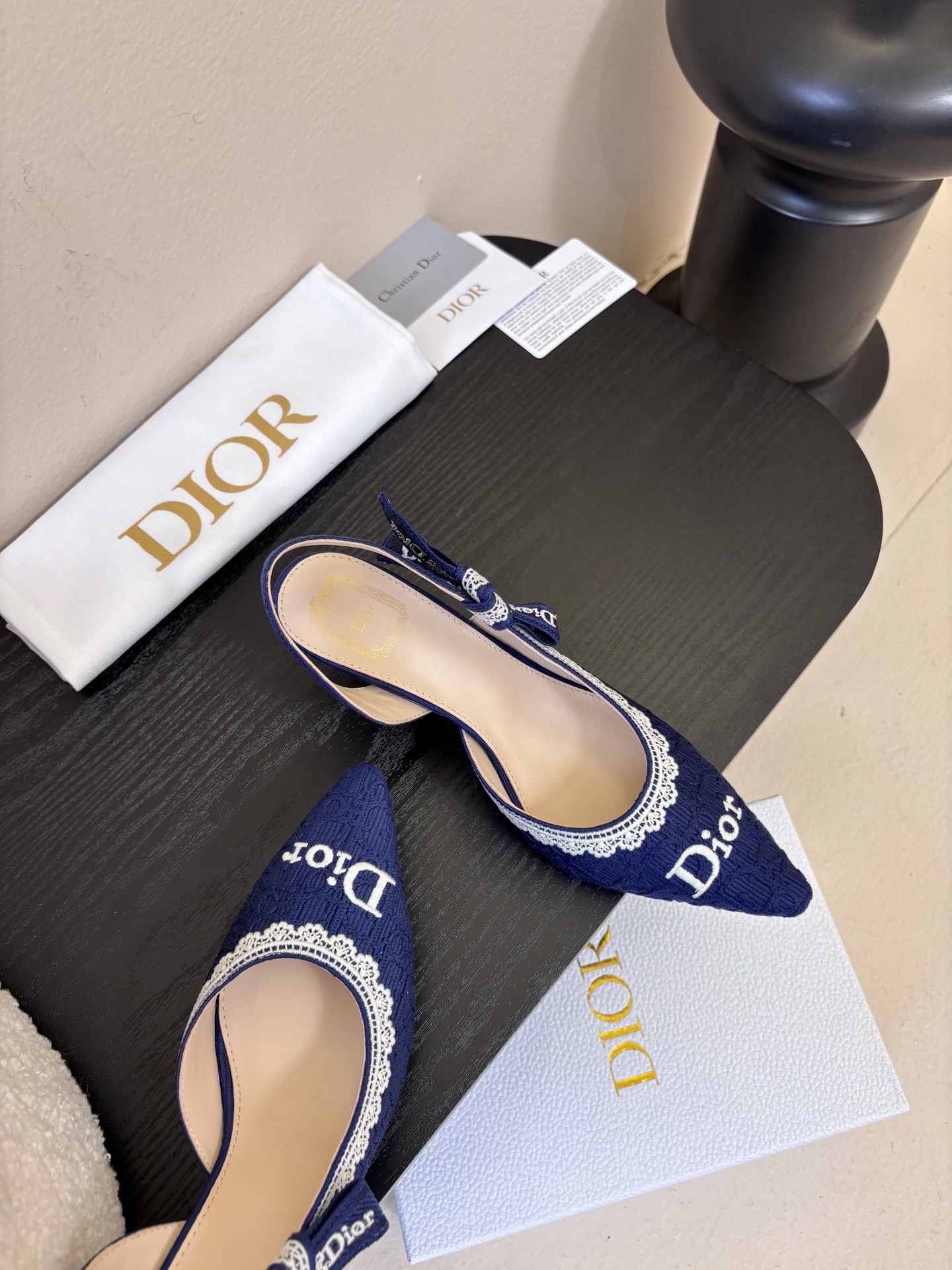 Dior | 迪奥早春新品走秀款CD刺绣logo凉鞋！ 硬货上新🆕❥代购级别！高级感十足！国内外博主刷爆